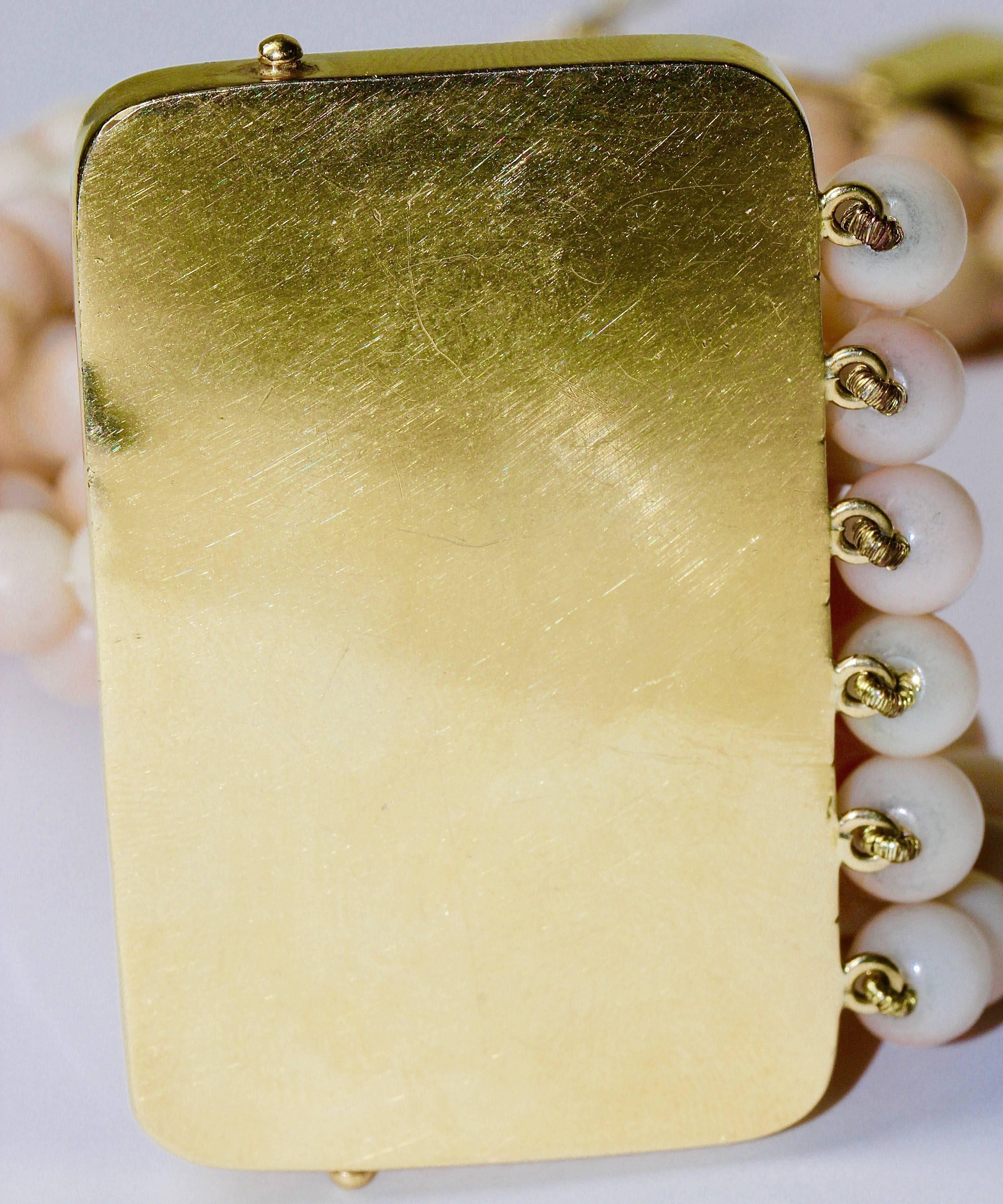 Set aus breitem sechsreihigem Korallen-Goldarmband und passenden Ohrringen 'Ear Clips' im Angebot 1