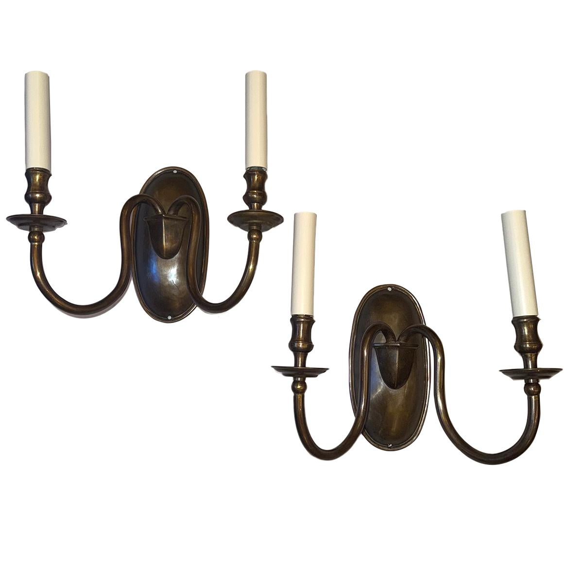 Set di otto appliques in bronzo patinato americano degli anni '50 circa con due bracci e patina originale. 
Venduto al paio.

Misure:
Altezza 10