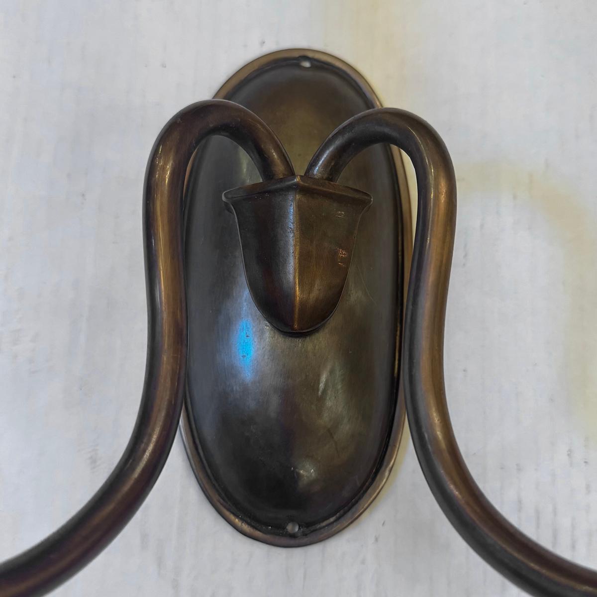 Patinato Set di lampade neoclassiche in bronzo, vendute a coppie in vendita
