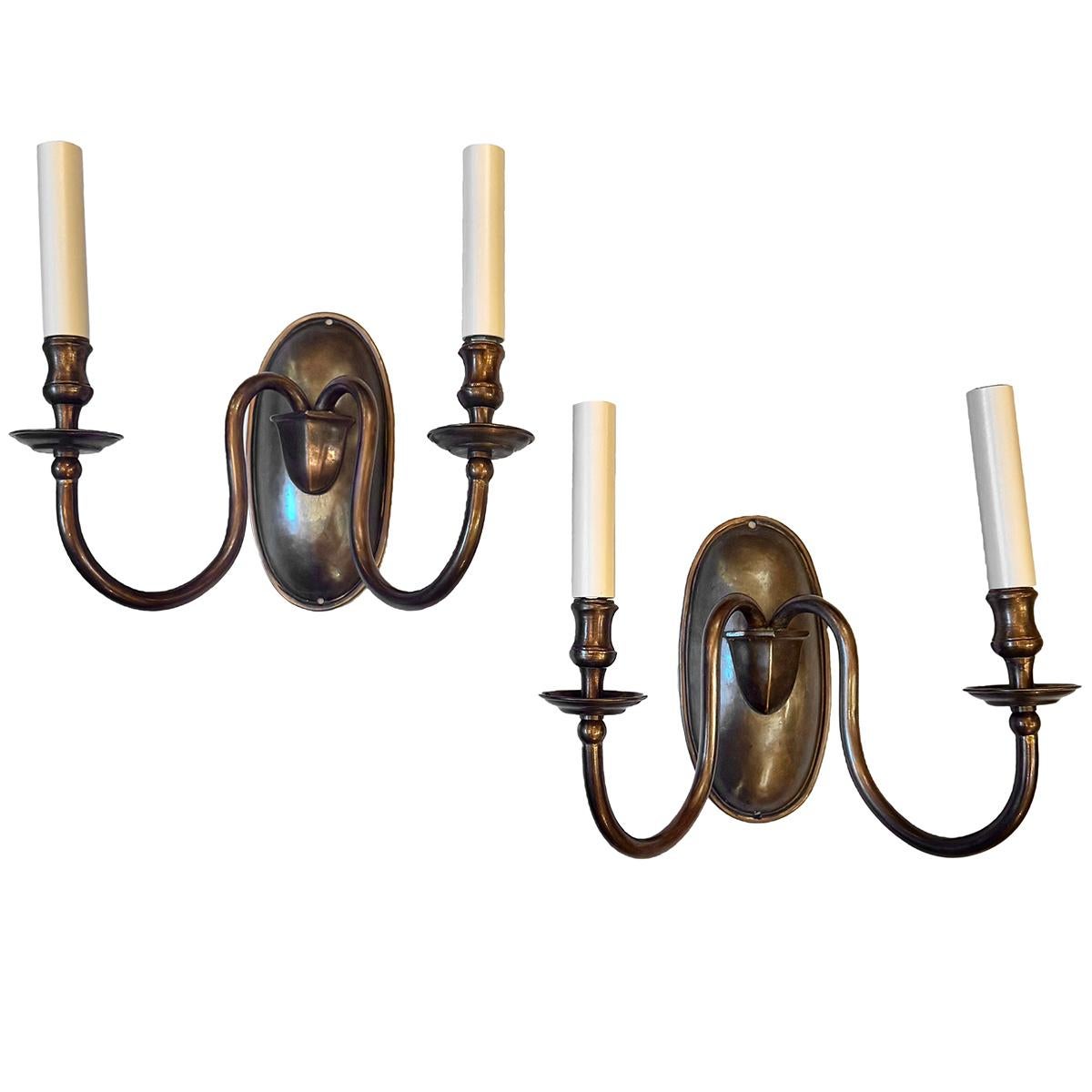 Metà XX secolo Set di lampade neoclassiche in bronzo, vendute a coppie in vendita