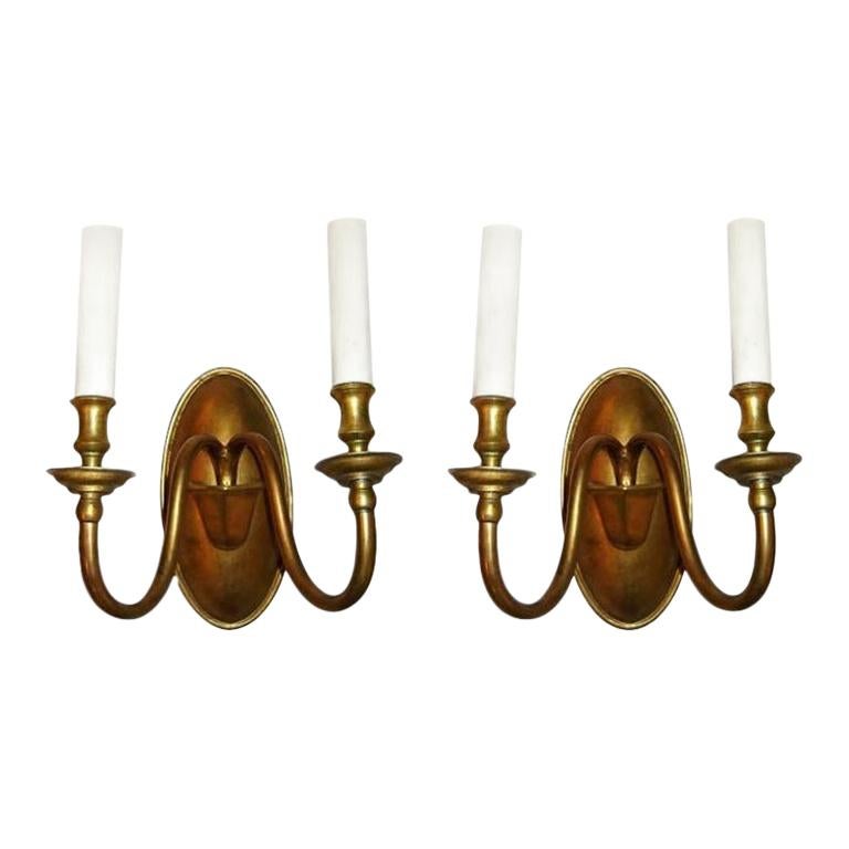 Set neoklassizistischer Bronze-Wandleuchter, paarweise verkauft im Angebot