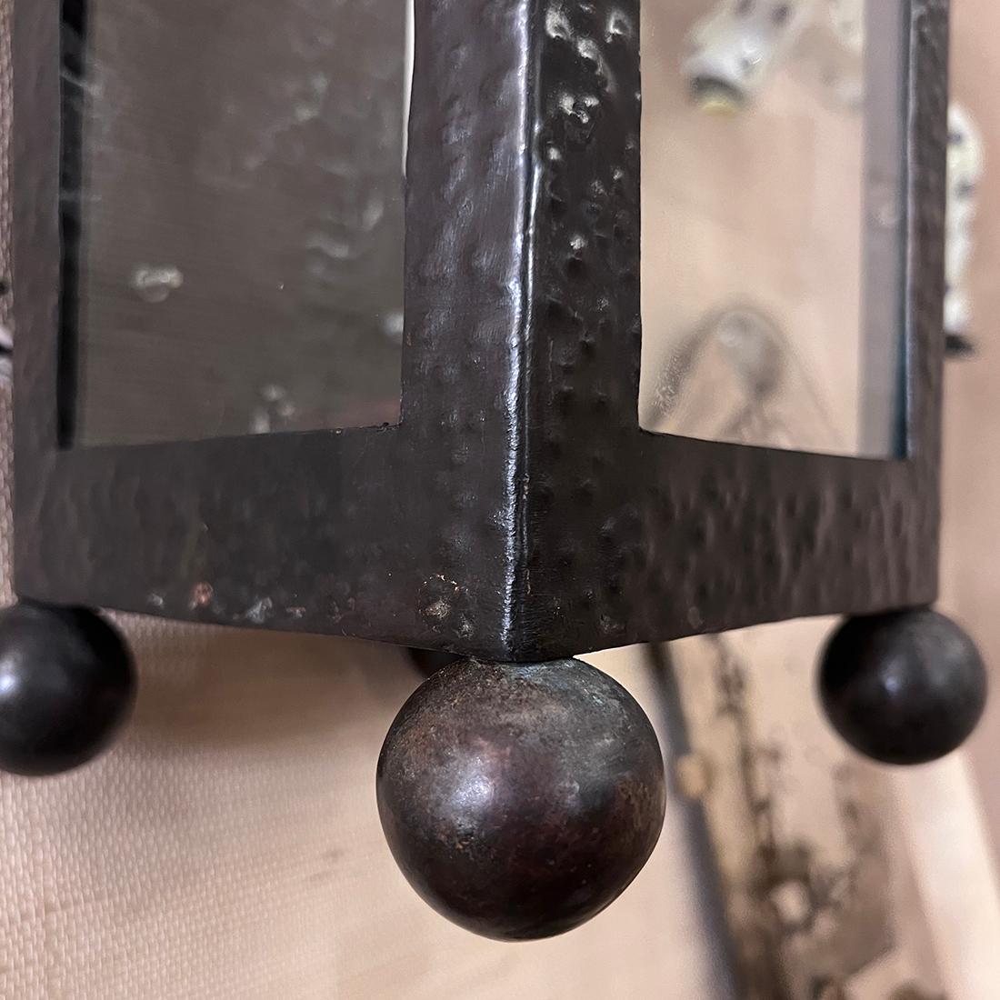 Martelé Ensemble d'appliques d'extérieur en bronze, vendu par paire en vente