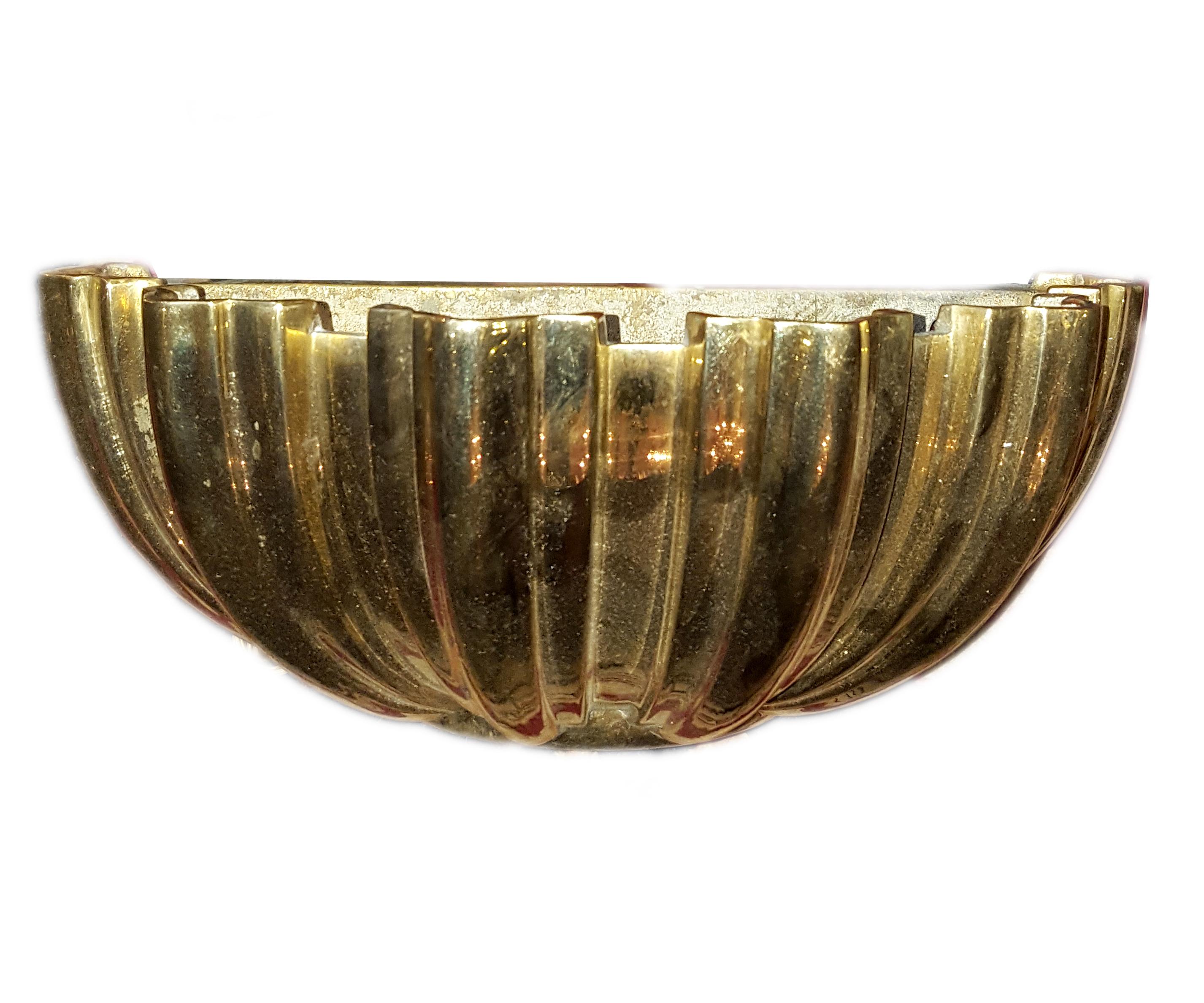 Ensemble d'appliques à coquille en bronze, vendues par paires Bon état - En vente à New York, NY