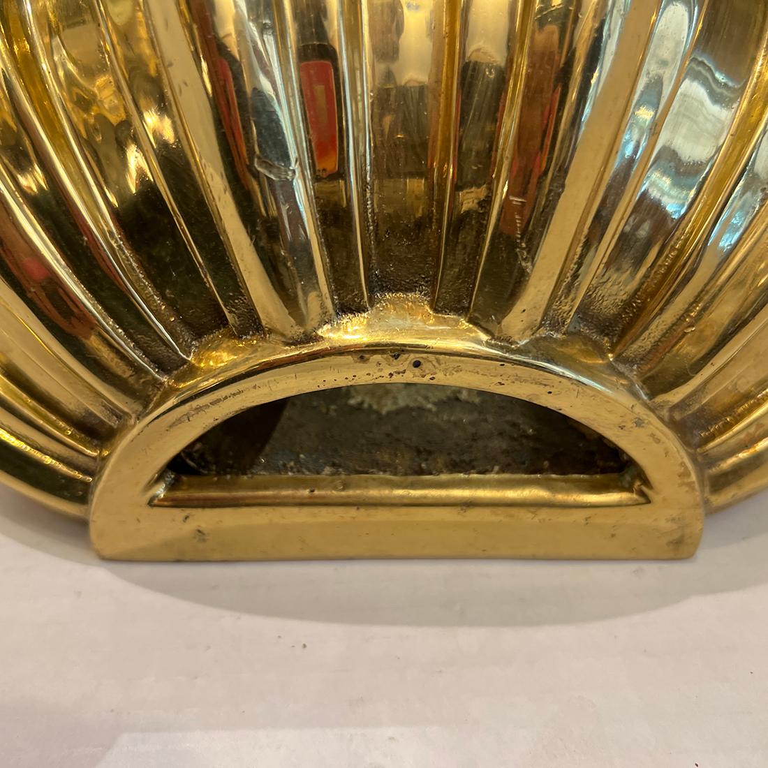 Set di lampade a conchiglia in bronzo, vendute a coppia In condizioni buone in vendita a New York, NY