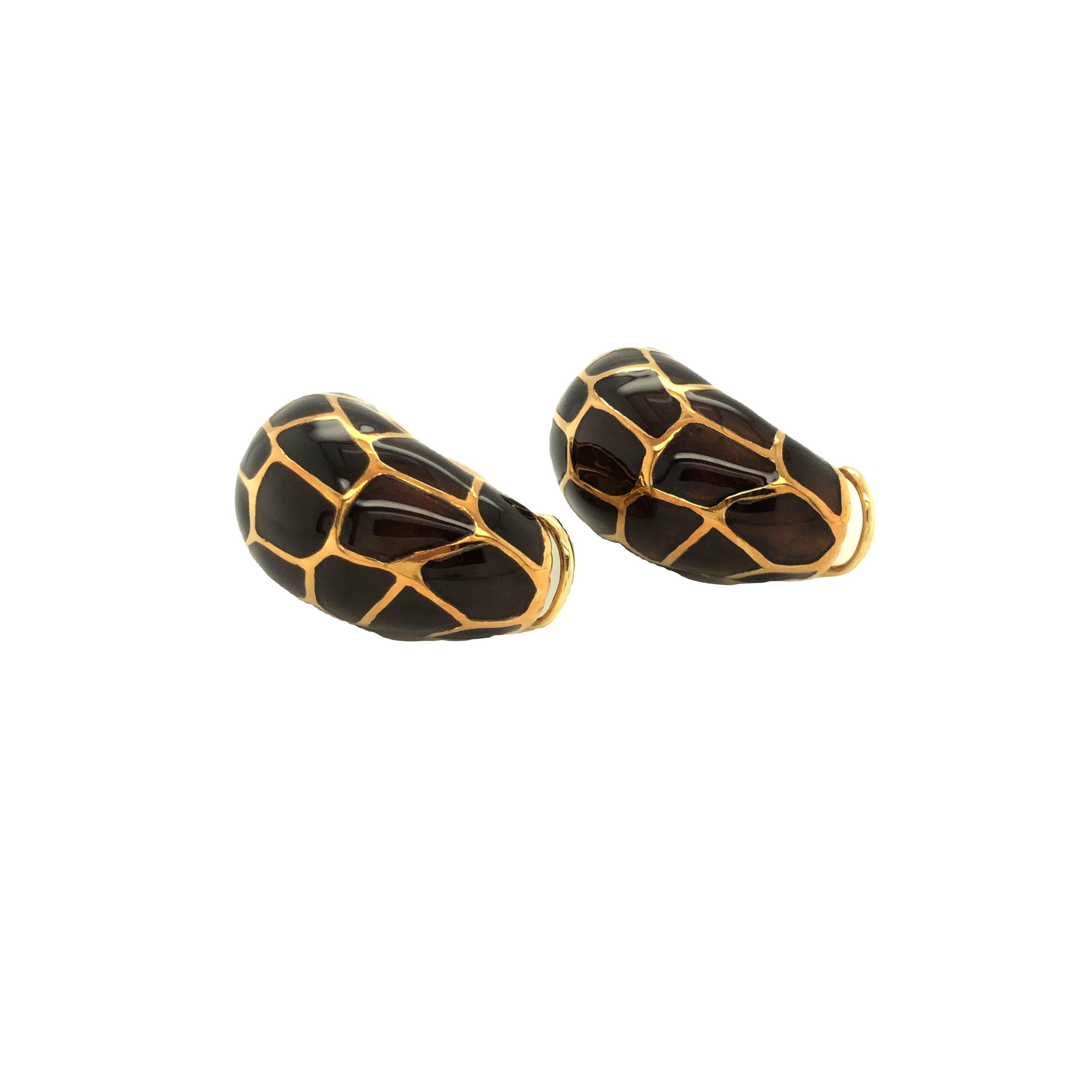 Set of Brown Enamel 18K Yellow Gold Ring and Earrings For Sale 4