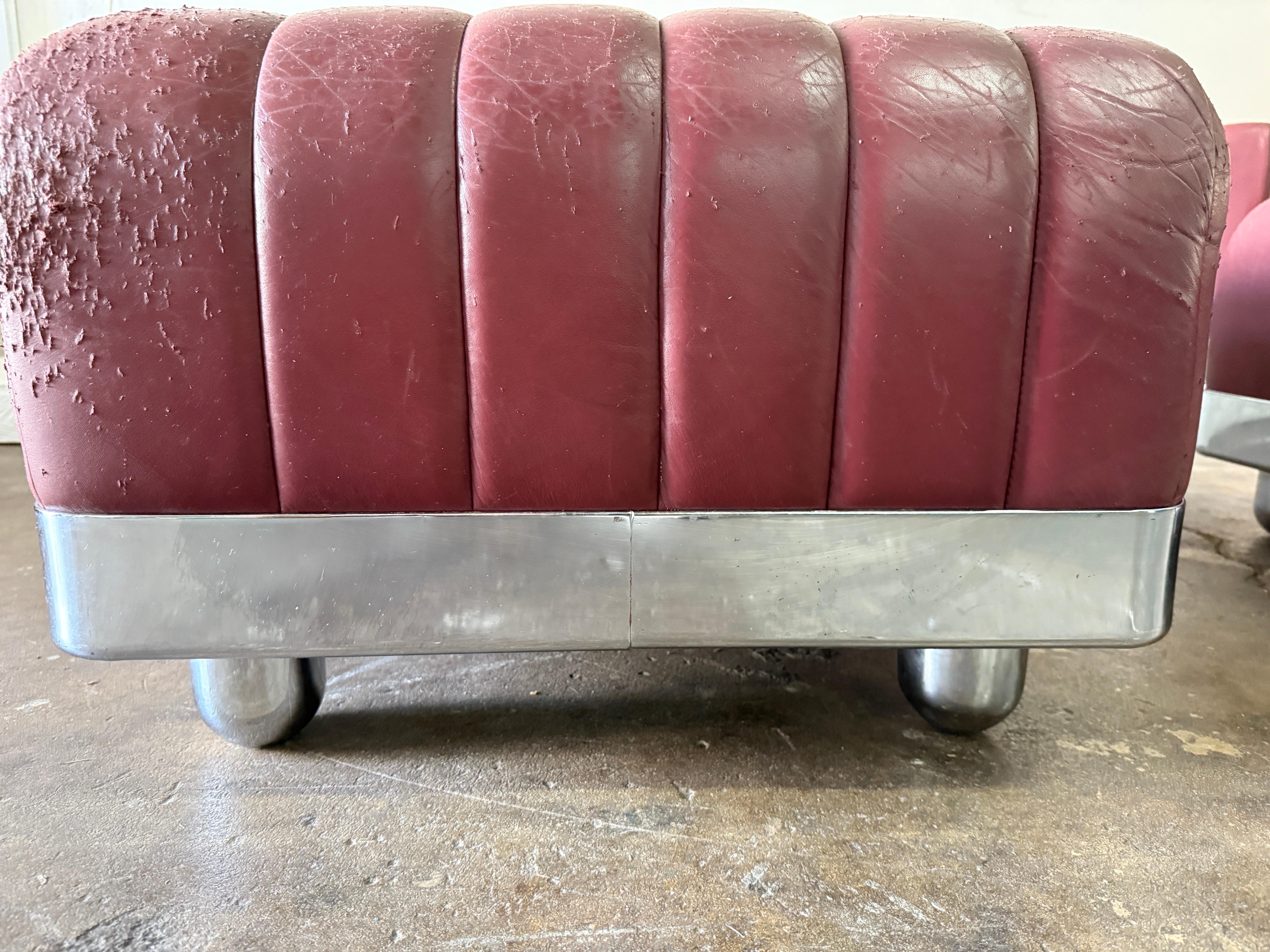 Ensemble de chaises longues et d'ottomans en chrome Brueton en vente 2