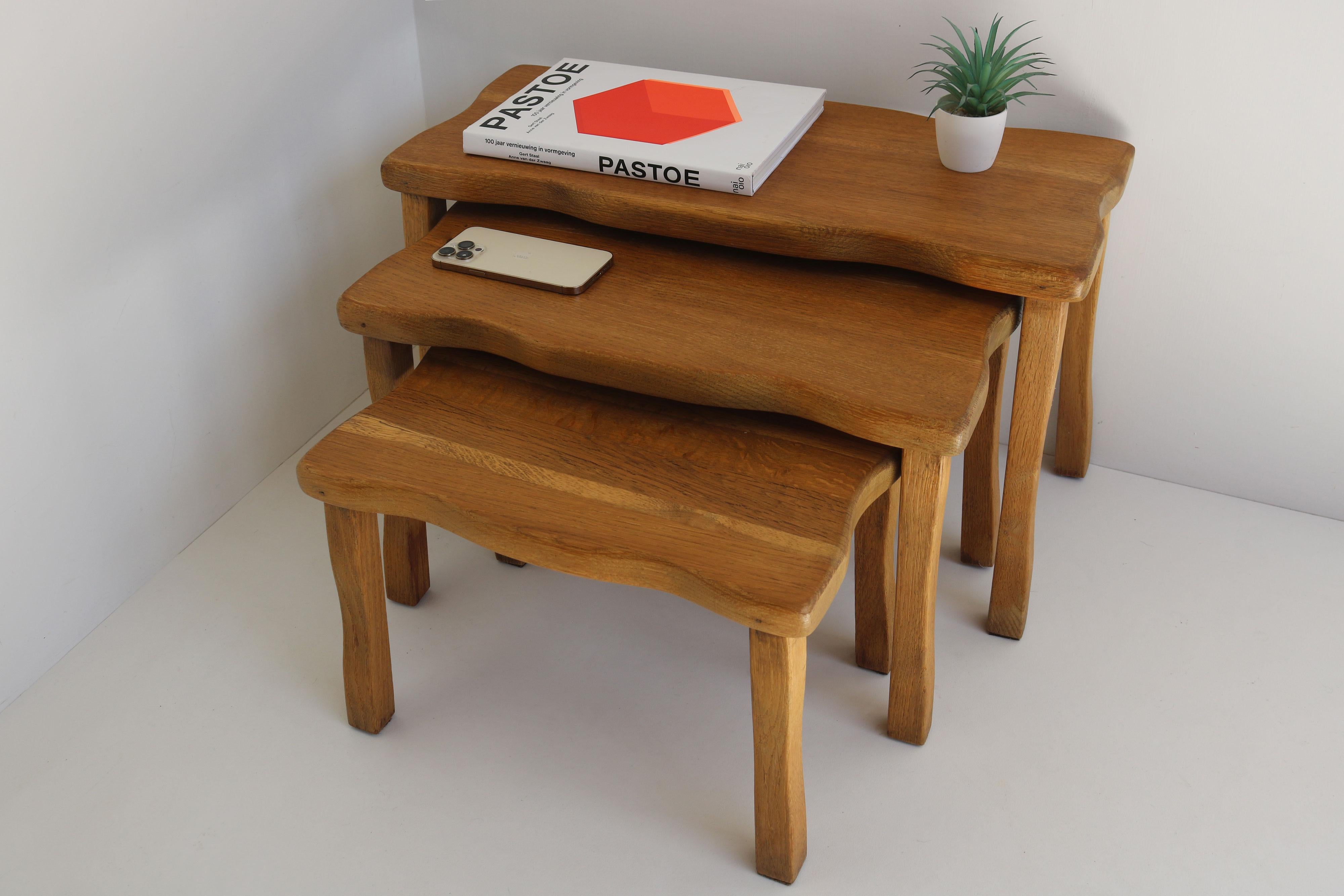 Set of Brutalist organic nesting tables solid oak European free form 1960 france In Good Condition For Sale In Ijzendijke, NL