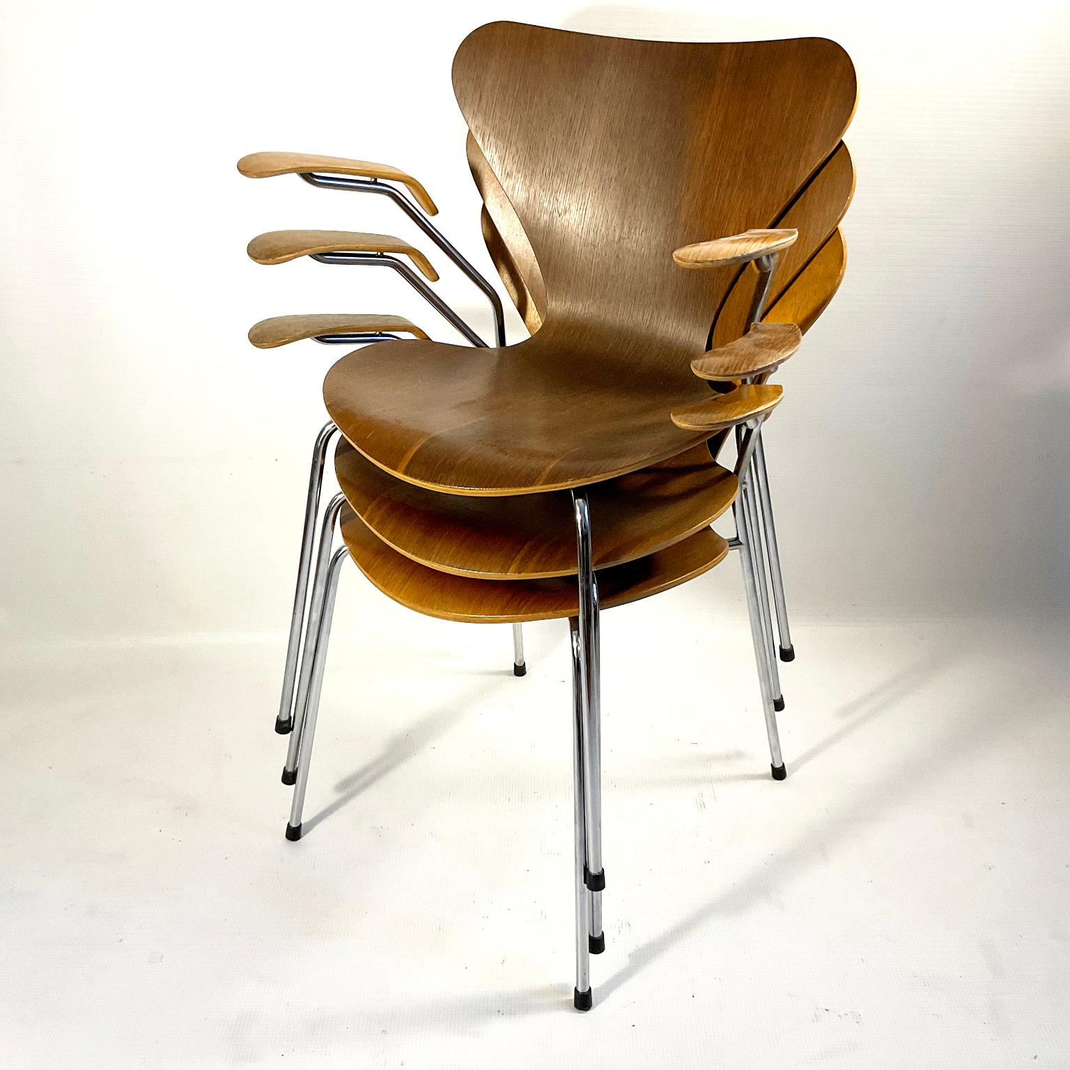 Metal Set of Butterfly Chairs design by Arne Jacobsen Model 3207 for Fritz Hansen For Sale