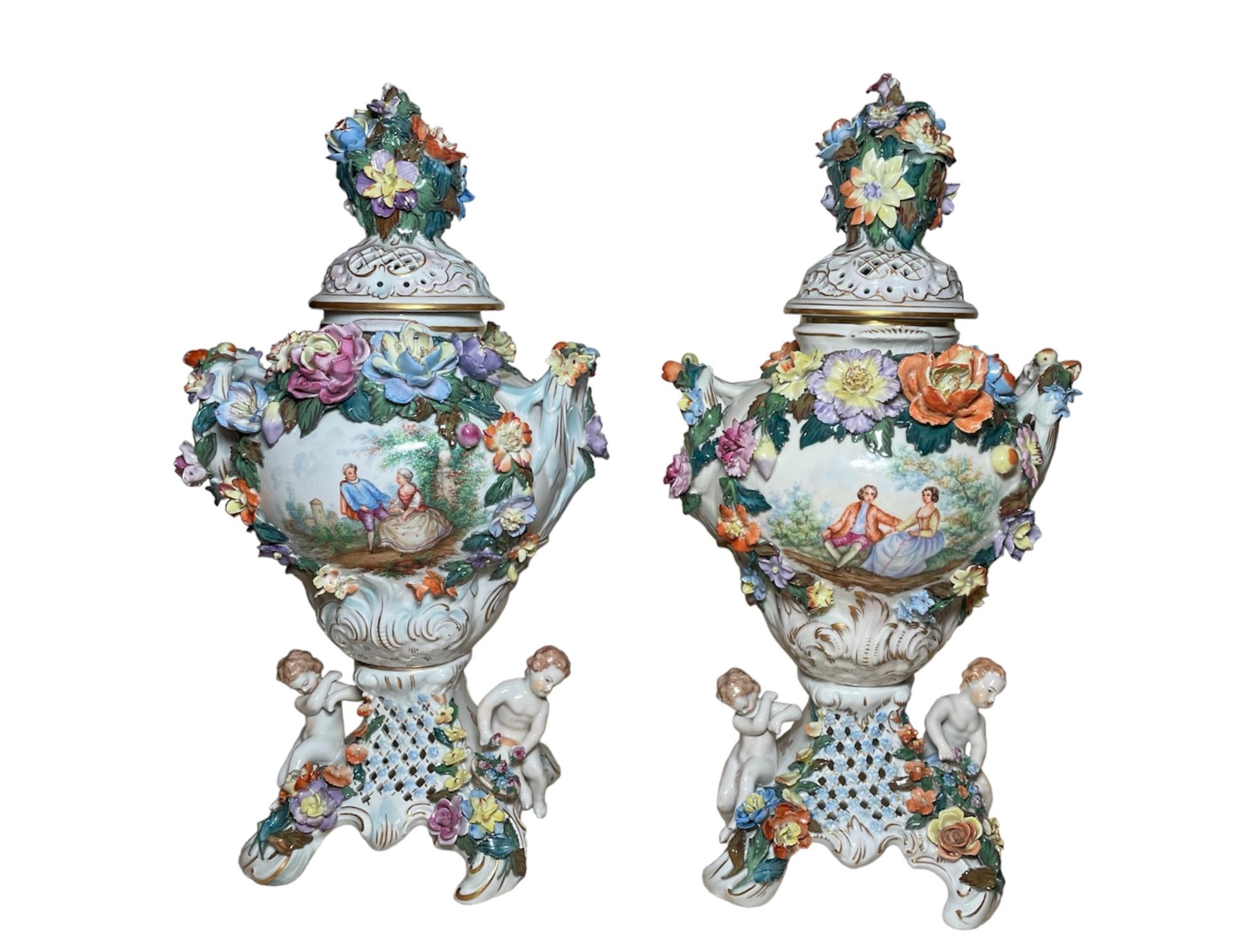 XX secolo Set di urne e centrotavola in porcellana di Carl Thieme Potschappel in vendita