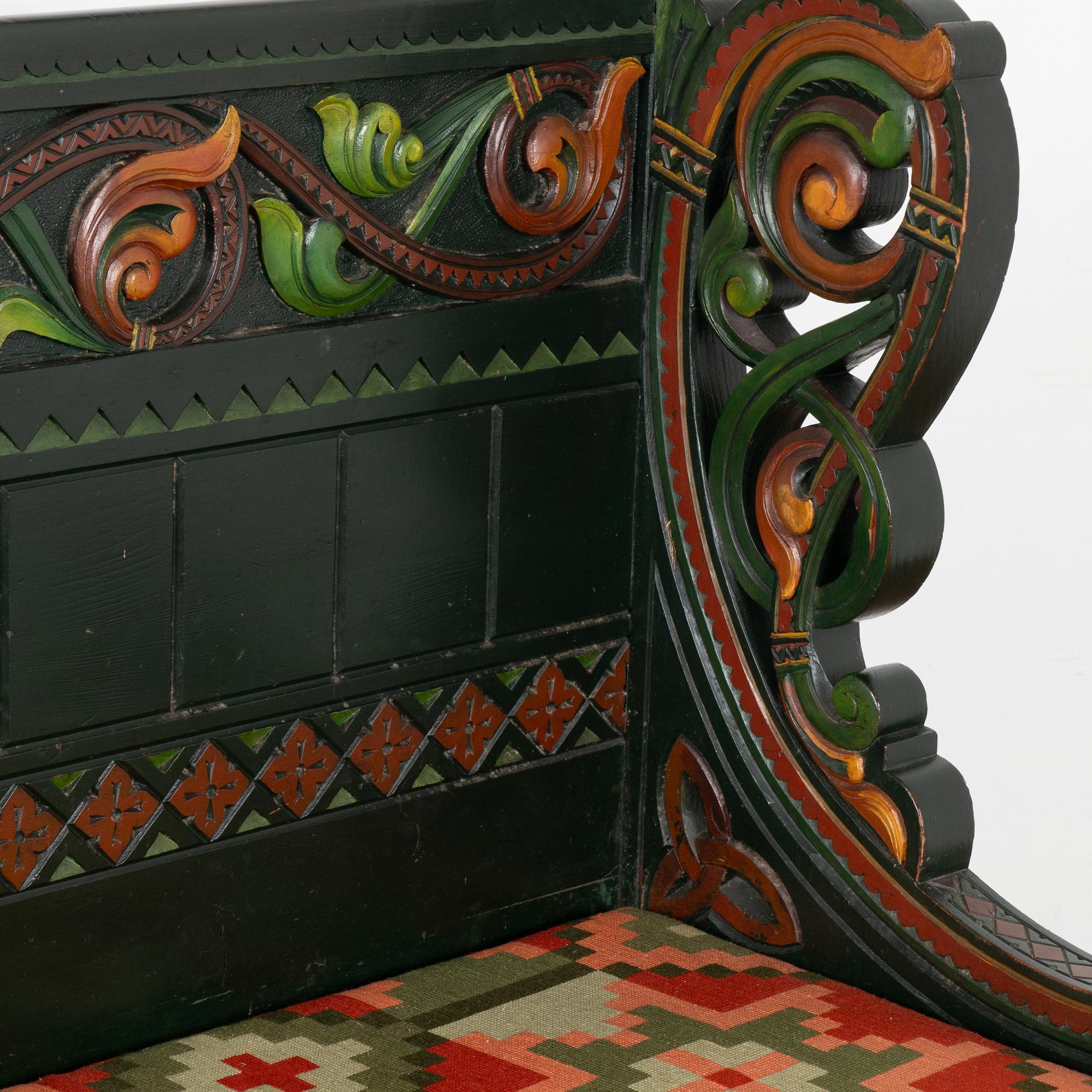 Ensemble de bancs et de deux fauteuils sculptés de Norvège, vers 1880-1900 en vente 3