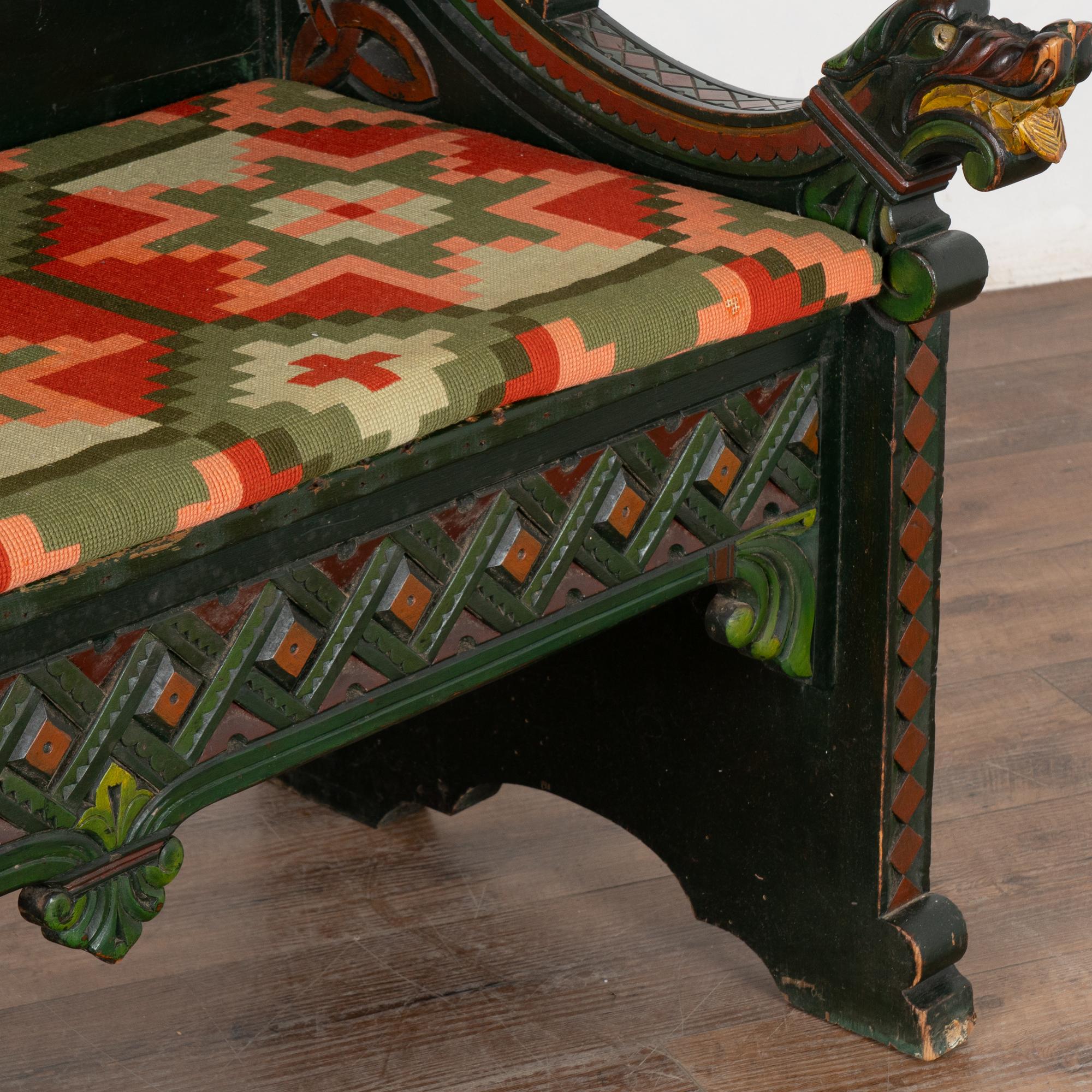 Ensemble de bancs et de deux fauteuils sculptés de Norvège, vers 1880-1900 en vente 4