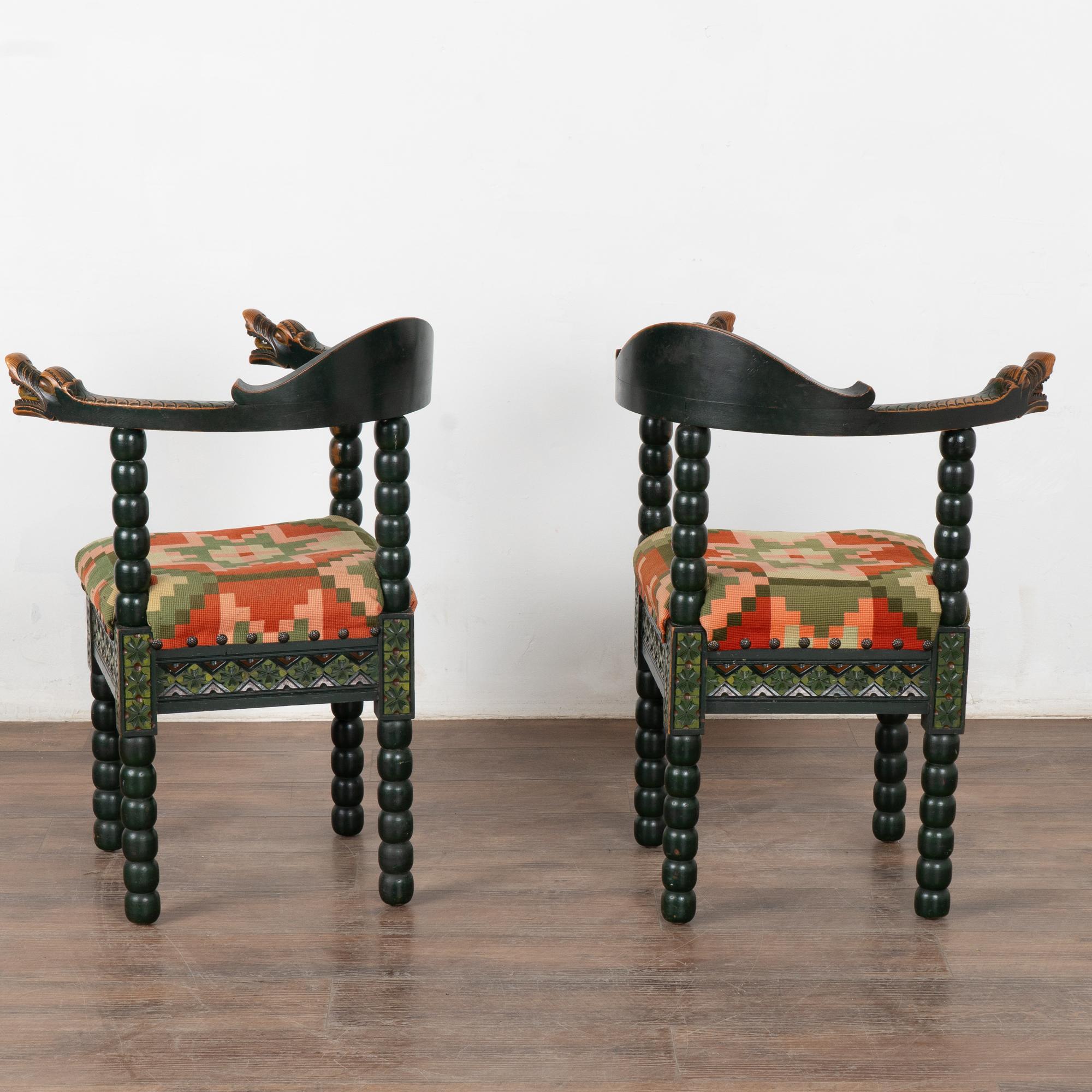 Ensemble de bancs et de deux fauteuils sculptés de Norvège, vers 1880-1900 en vente 5