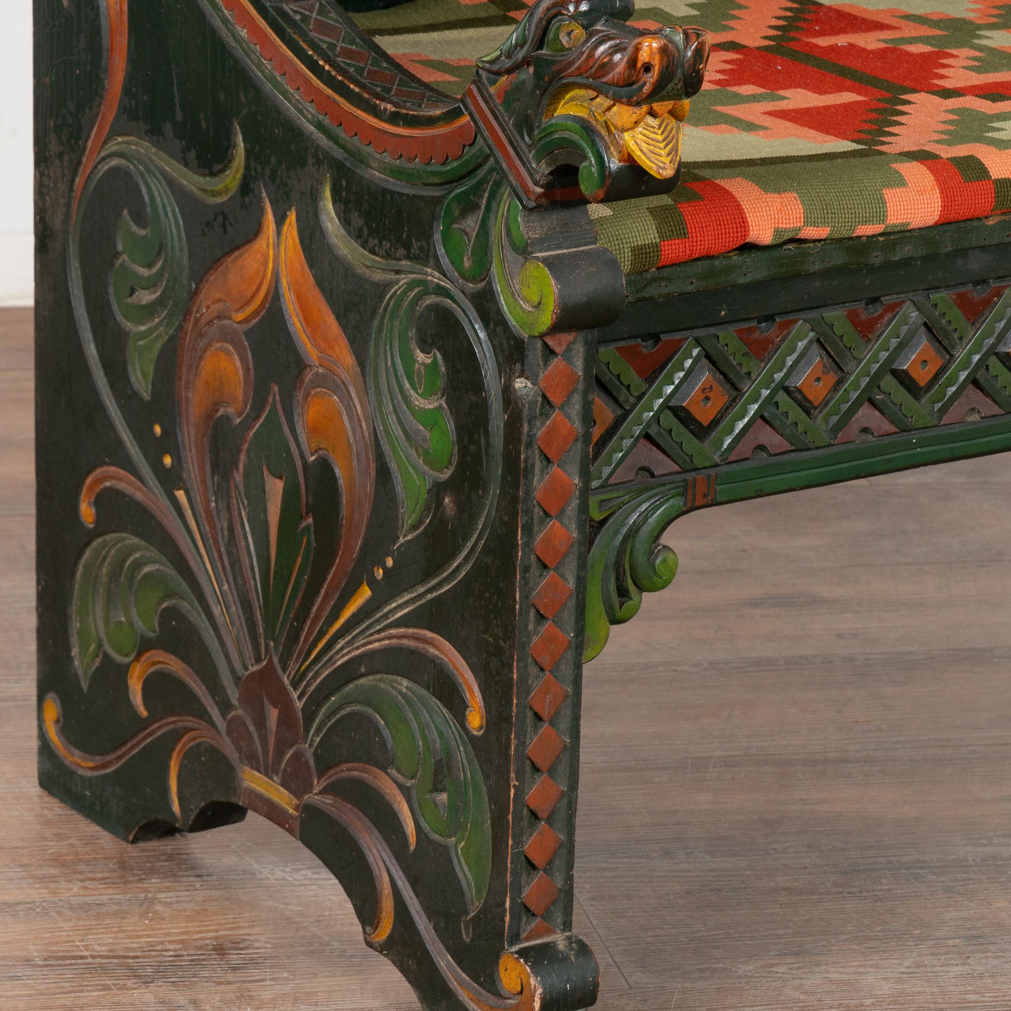 Ensemble de bancs et de deux fauteuils sculptés de Norvège, vers 1880-1900 en vente 1