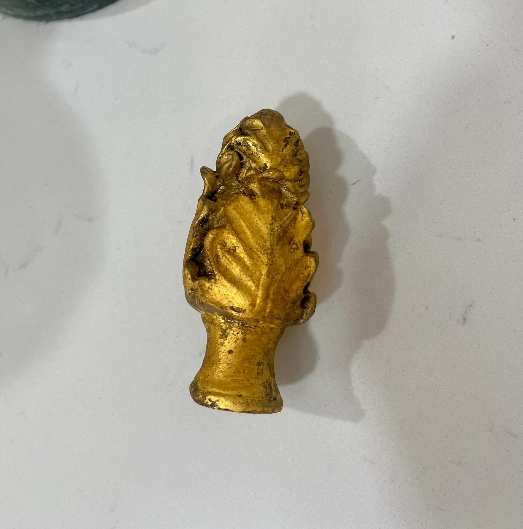 Set di balaustre italiane intagliate in legno dorato e policrome montate come lampade in vendita 2
