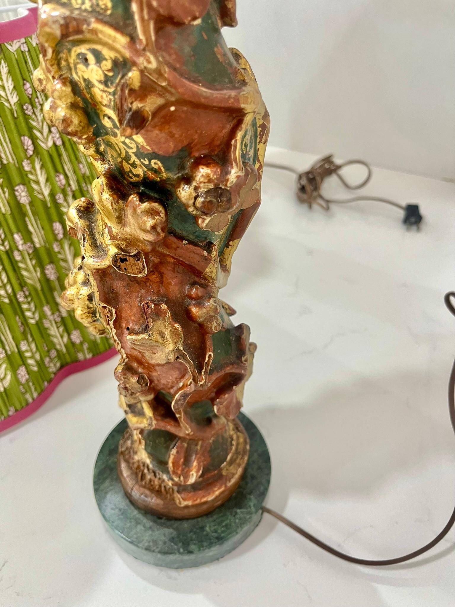 Dorato Set di balaustre italiane intagliate in legno dorato e policrome montate come lampade in vendita