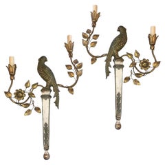 Ensemble d'appliques en bois sculpté représentant un perroquet, vendues par paires