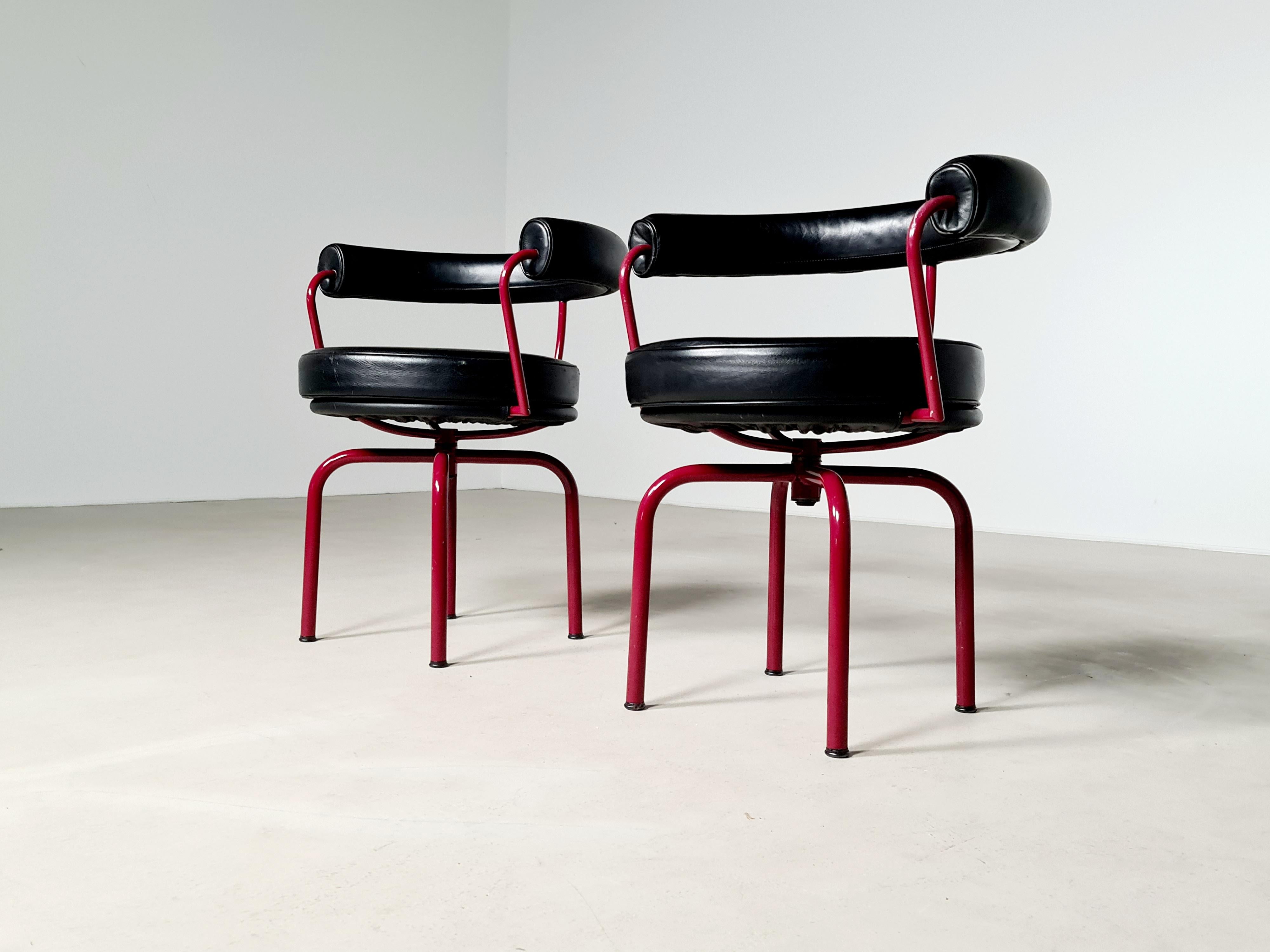 Set of 2 vintage LC7 swivel chairs designed by Le Corbusier, PIerre Jeanneret and Charlotte Perriand for Cassina, The red color frame is a limited edition from the 1970s by Le Corbusier.

Perriand designed this chair for her own apartment in Paris