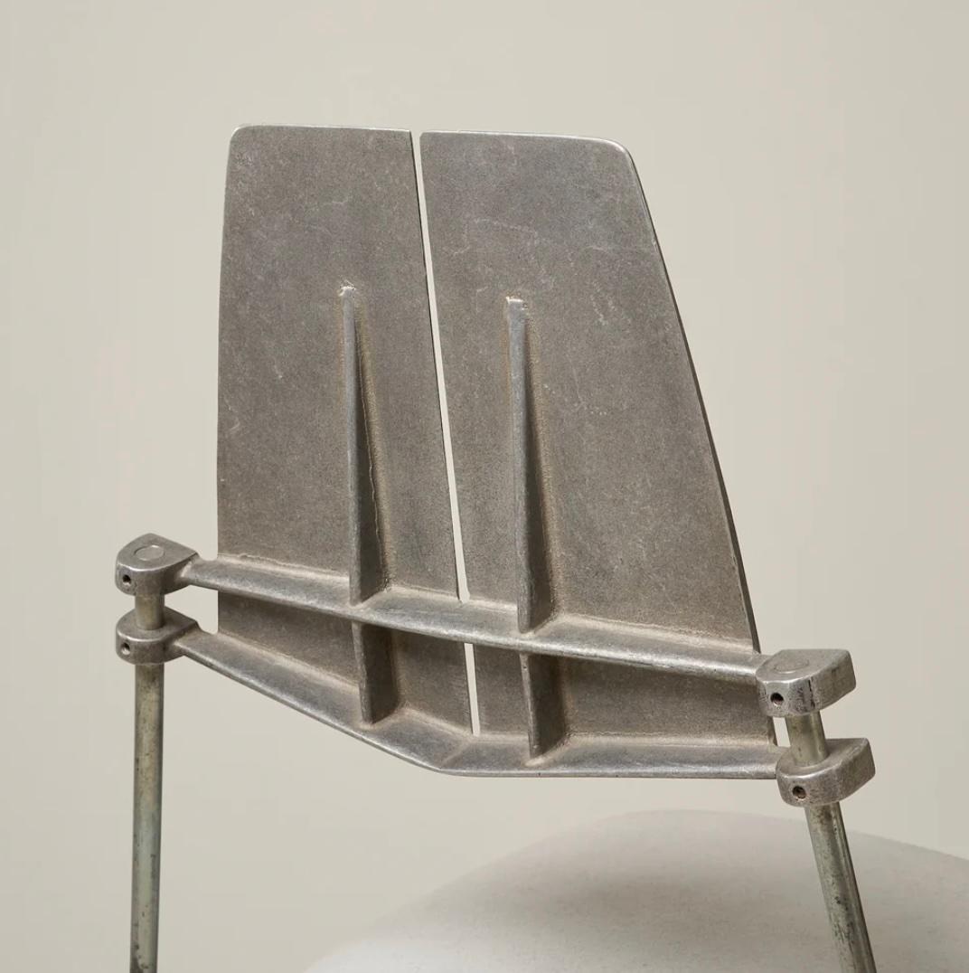 20ième siècle Ensemble de chaises de salle à manger en aluminium moulé en vente