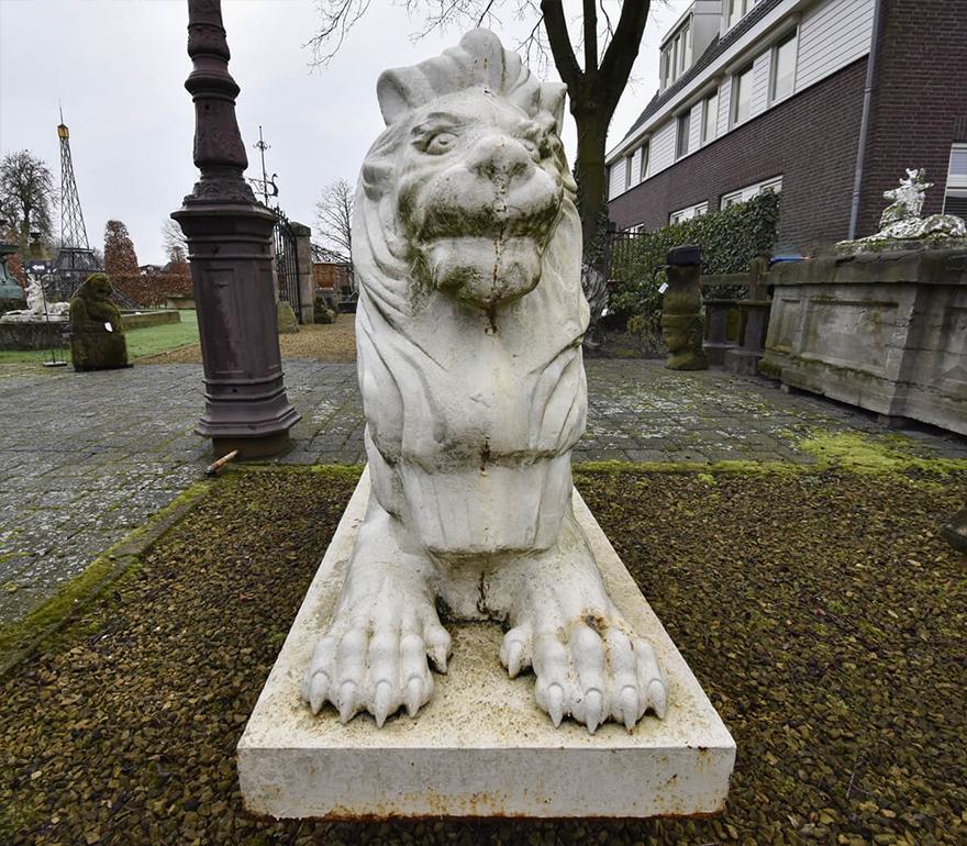 Belgian Set of cast iron lions 19th Century For Sale