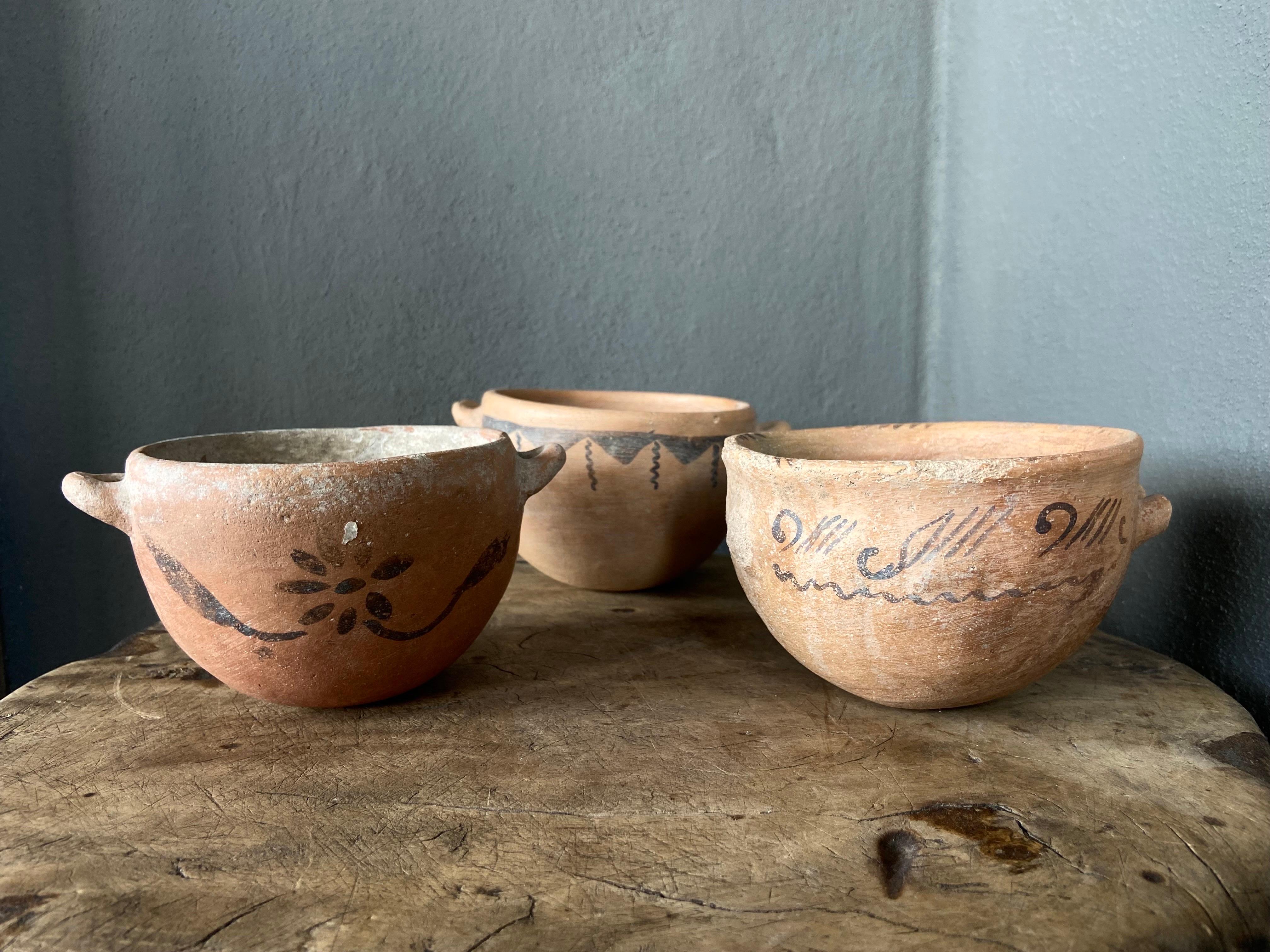 Set of 3 ceramic hand painted bowls from San Agustin Oapan, Guerrero, Mexico. These bowls were typically used for condiments.