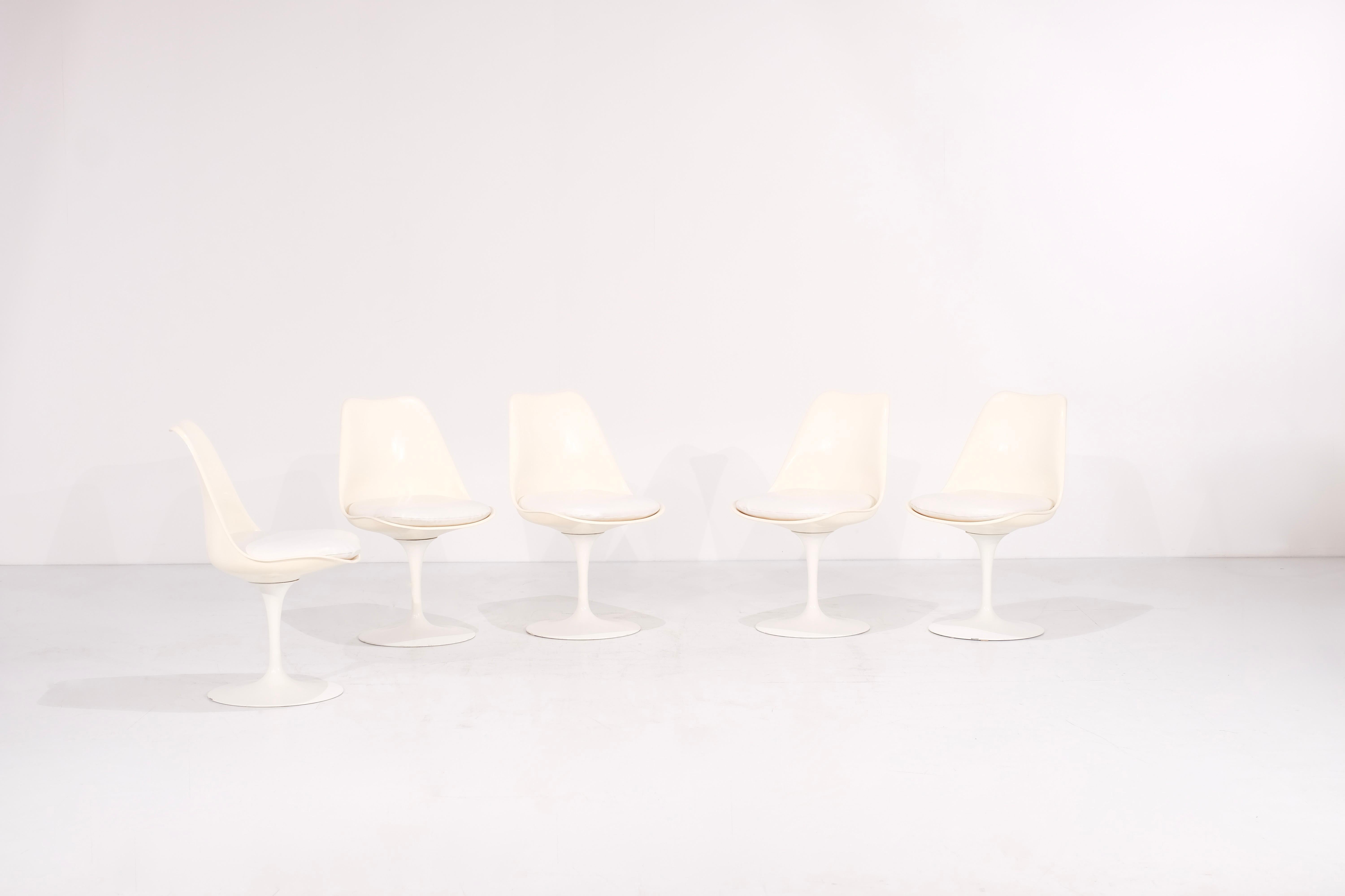 Mid-Century Modern Set of Chair model 