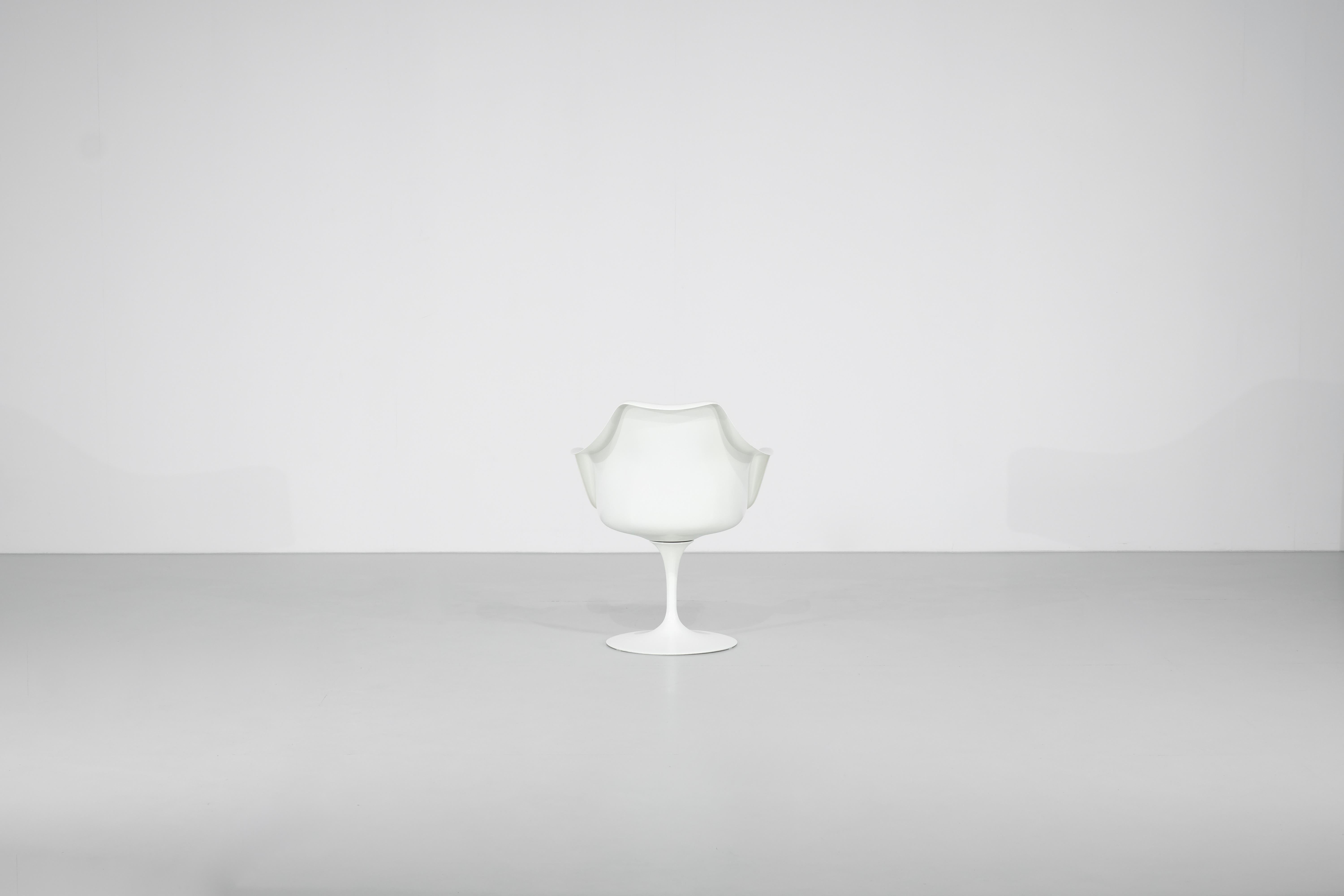 Daim Ensemble de chaises modèle Tulip d'Eero Saarinen pour Knoll International, USA 1957.