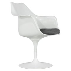 Ensemble de chaises modèle Tulip d'Eero Saarinen pour Knoll International, USA 1957.