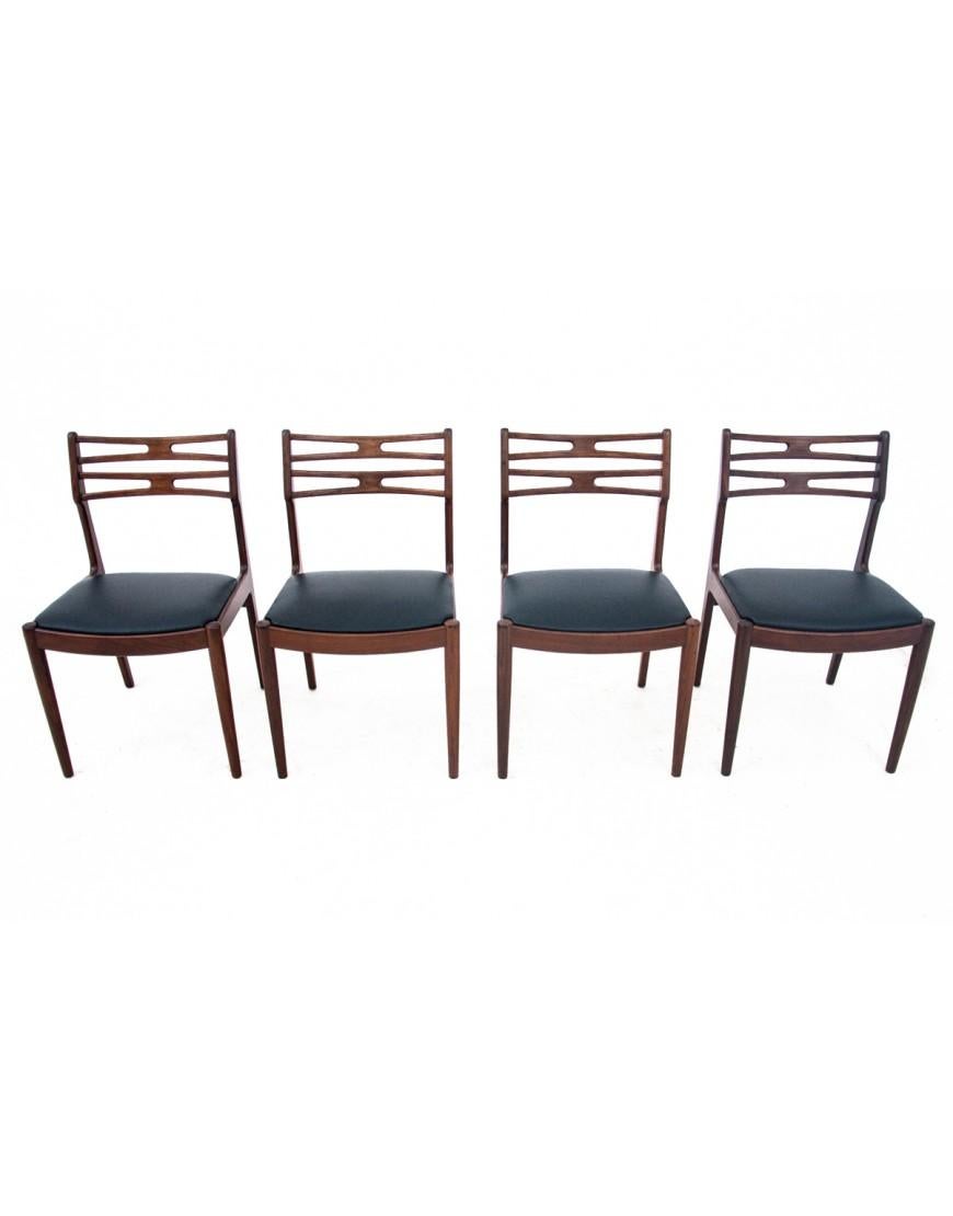 Chairs from the 60s from Denmark.

Chairs designed by Johannes Andersen, model 101.

Complete set after a comprehensive carpentry and upholstery renovation. Wood cleaned and finished with a durable, semi-matt varnish. Upholstery replaced along with