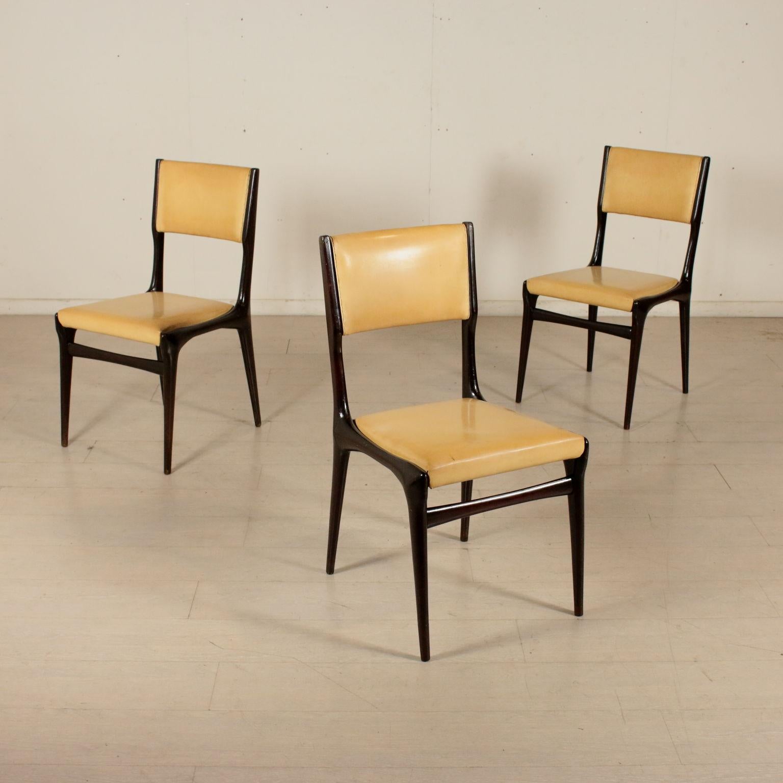 A set of three chairs designed by Carlo de Carli (1911-1999) for Cassina. Model: 671. Stained ebony, foam padding and skai upholstery. Manufactured in Italy, 1950s.