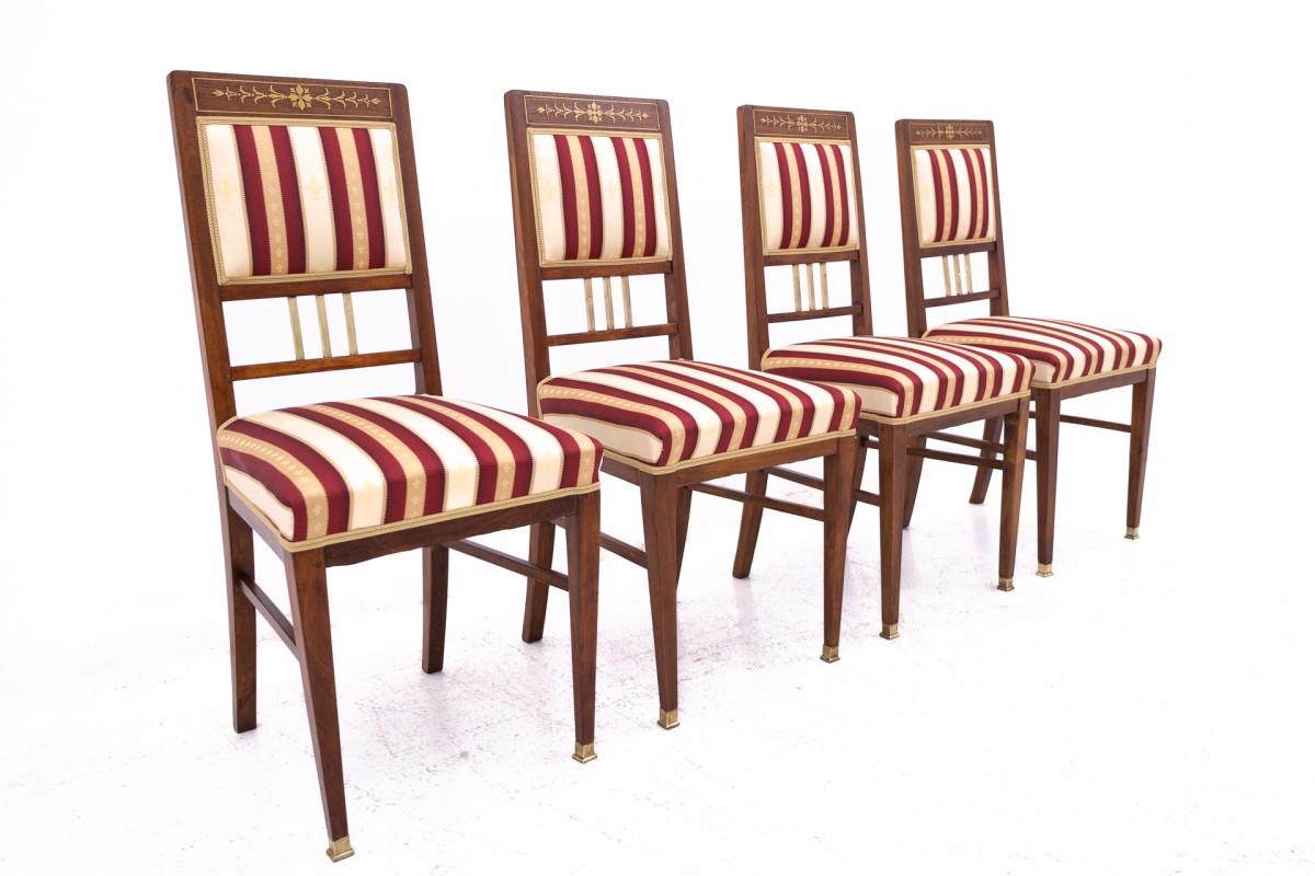 In ottime condizioni, dopo una ristrutturazione professionale.

Wood: Oak

dimensioni

altezza 95 cm altezza seduta 47 cm larghezza 43 cm profondità 48 cm