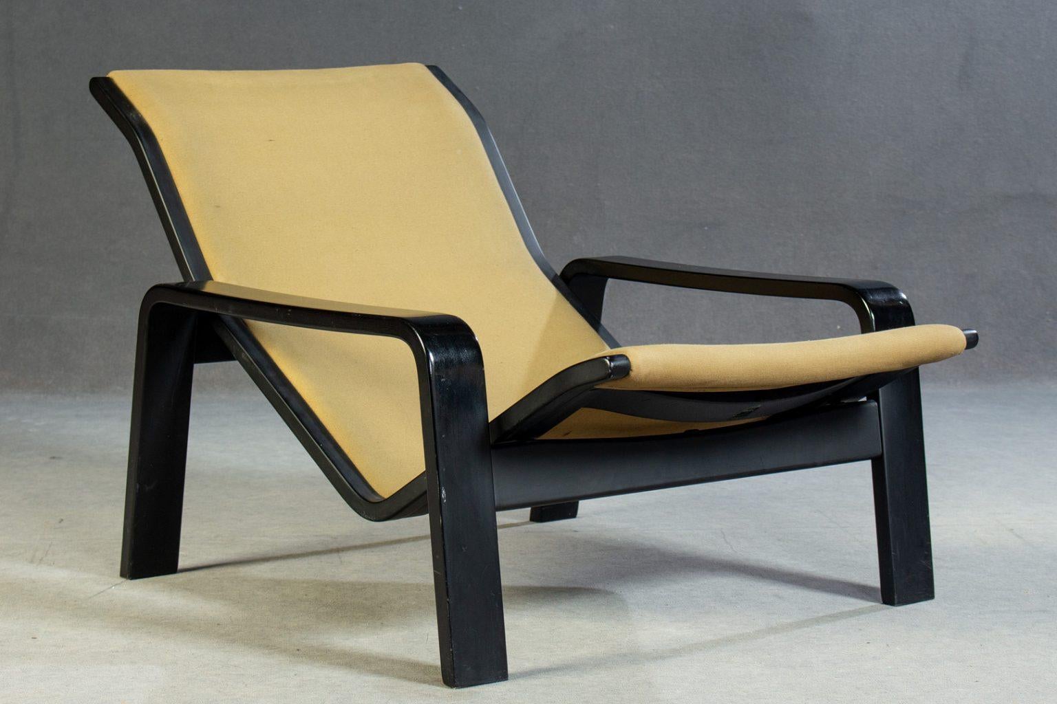 Ensemble de chaises avec table d'appoint et repose-pieds du designer Ilmari Lappalainen Bon état - En vente à Vilnius, LT