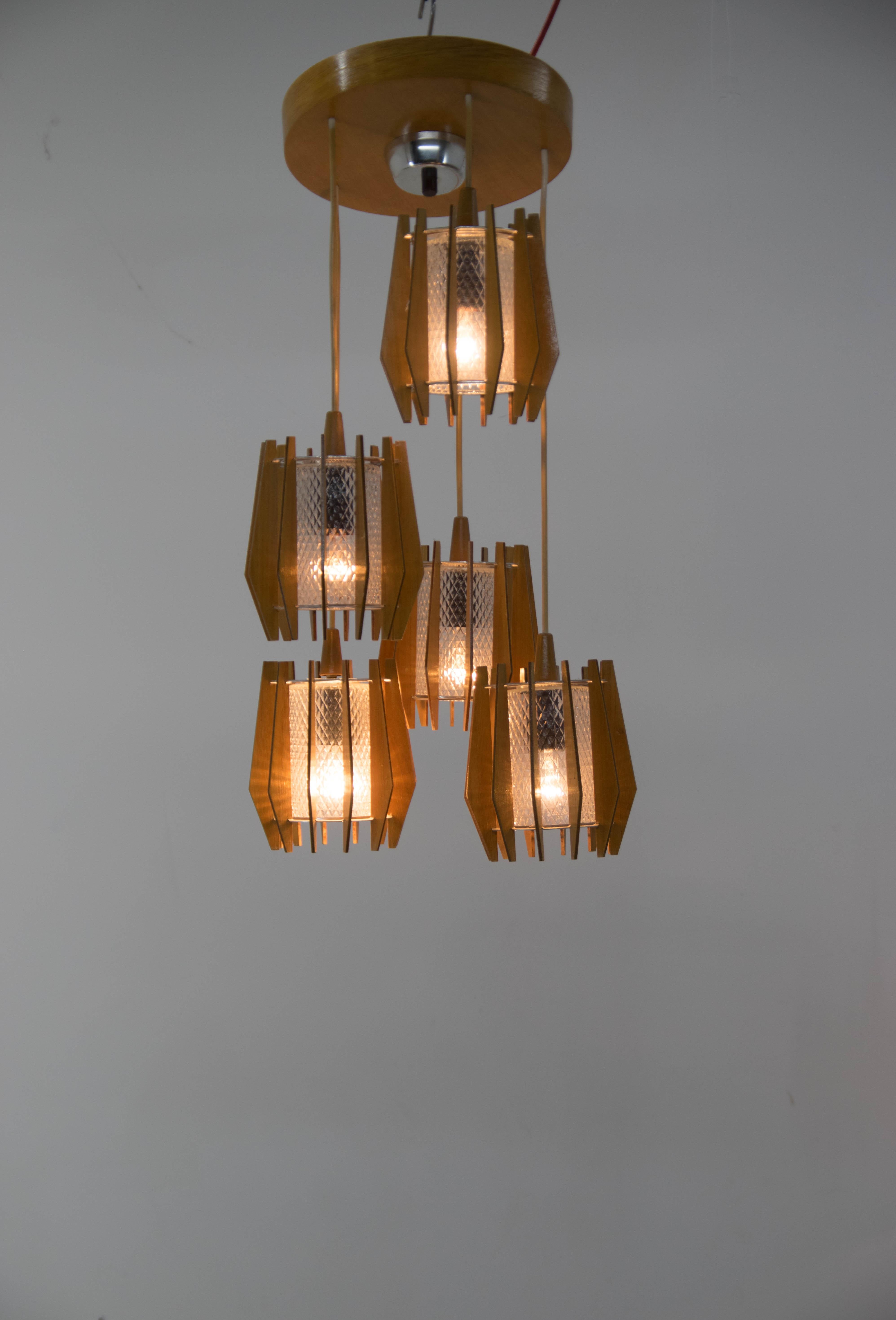 Glass and wood chandelier and wall lamp in a perfect original condition.
Made in Czechoslovakia in 1970s
E25-E27 bulbs
US wiring compatible
Measures of wall lamp:
H: 64cm, W: 20cm, D: 50cm.

  