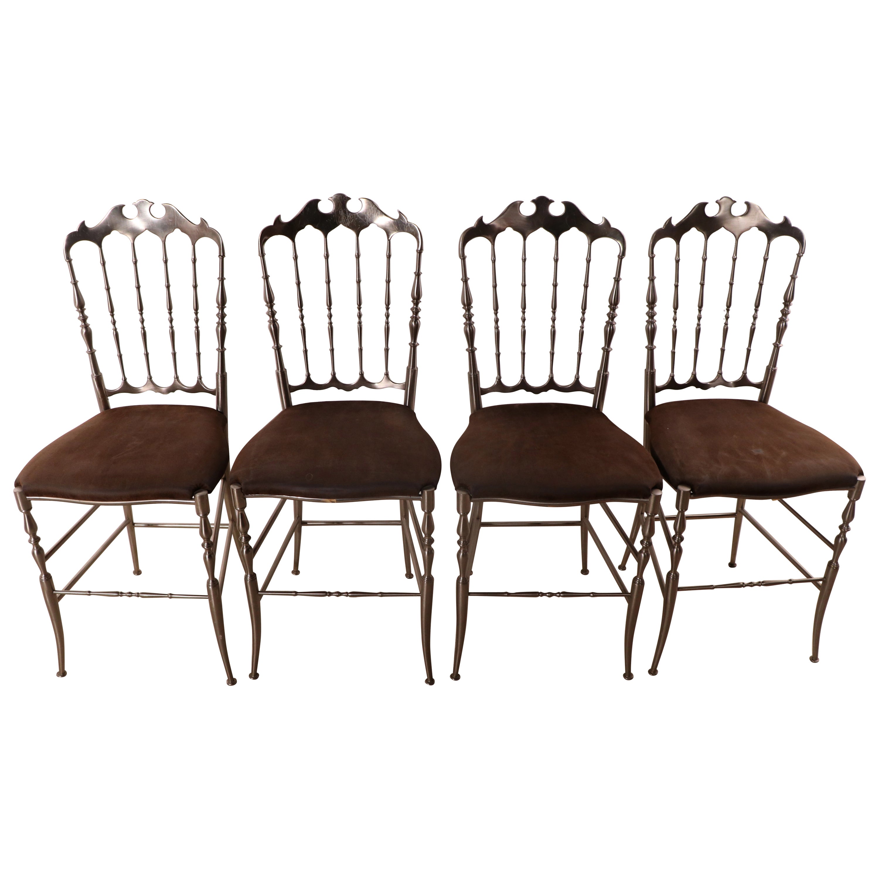 Ensemble de chaises Charivari en finition acier, fabriquées en Italie et vendues par WJ Sloane en vente