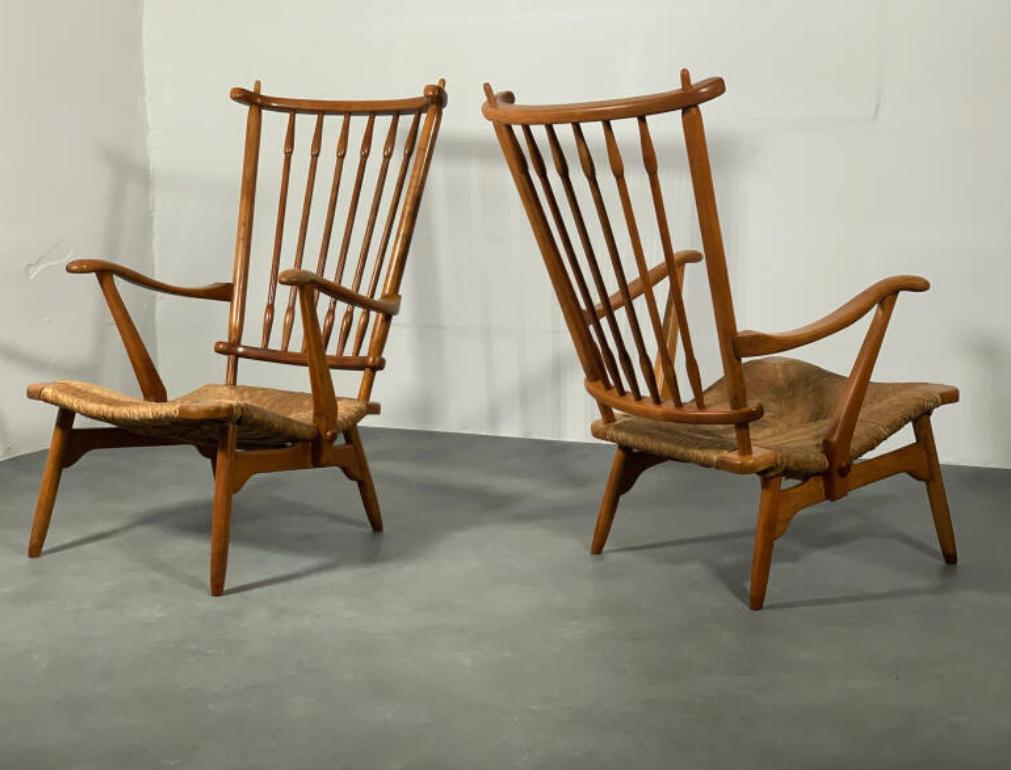Chaise longue de forme organique, fabriquée par De Ster Gelderland aux Pays-Bas dans les années 1950, 
Cadre en bois de cerisier massif, sièges en jonc de très bonne qualité et très confortables.
Le tout en très bon état vintage.