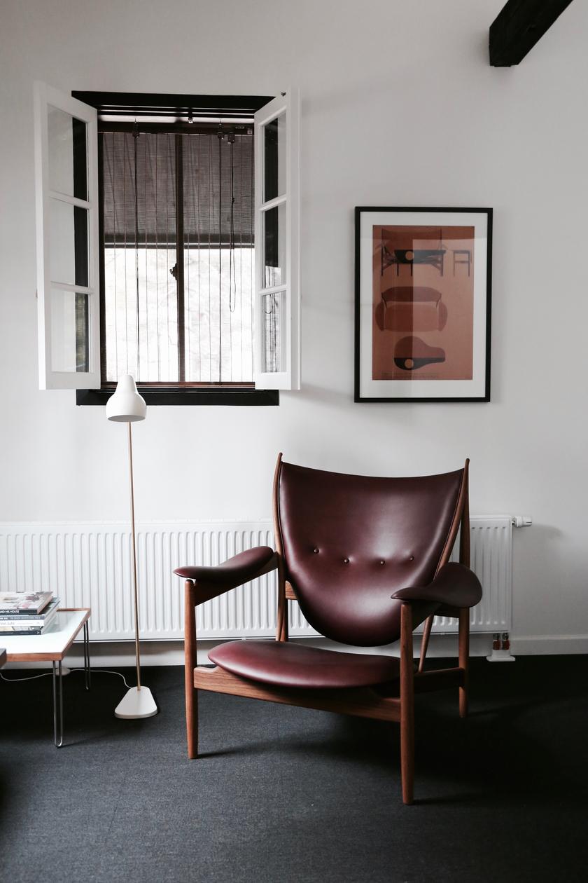 Set of Chieftain Armchair and Chieftain Stool in Wood and Leather by Finn Juhl 4