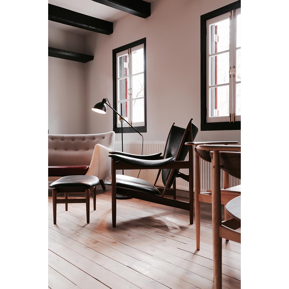Set of Chieftain Armchair and Chieftain Stool in Wood and Leather by Finn Juhl 6