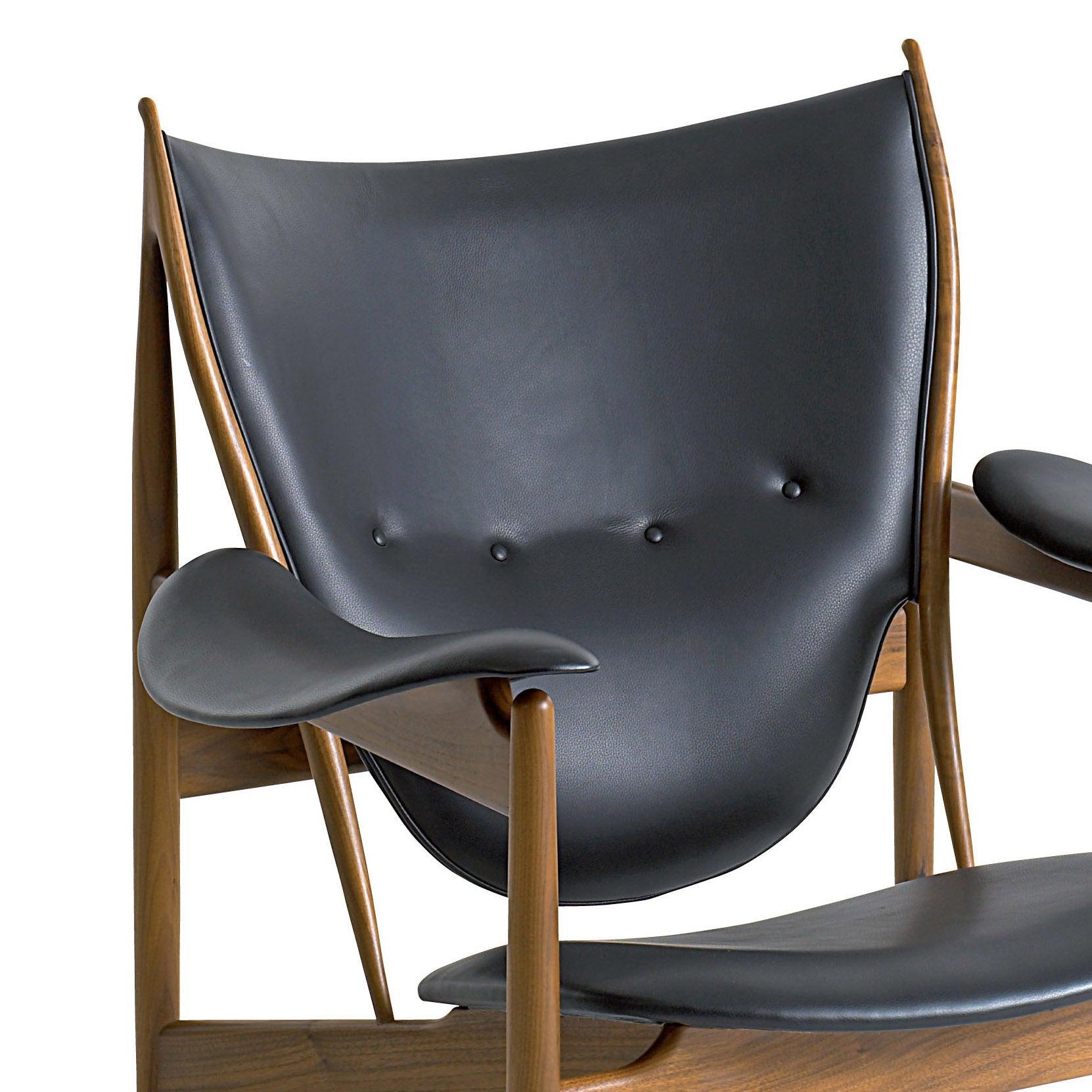 Set of Chieftain Armchair and Chieftain Stool in Wood and Leather by Finn Juhl In New Condition In Barcelona, Barcelona