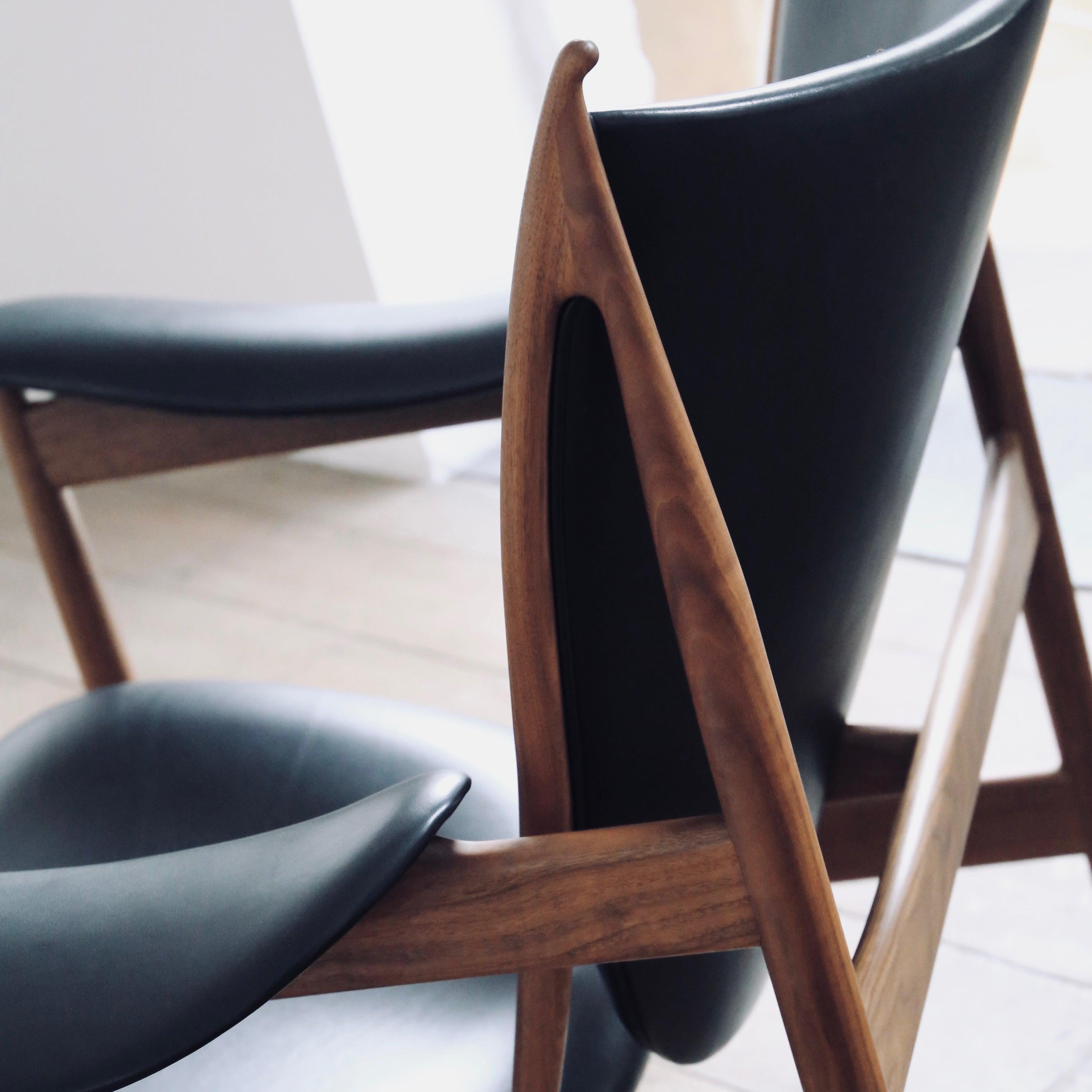 Contemporary Set of Chieftain Armchair and Chieftain Stool in Wood and Leather by Finn Juhl