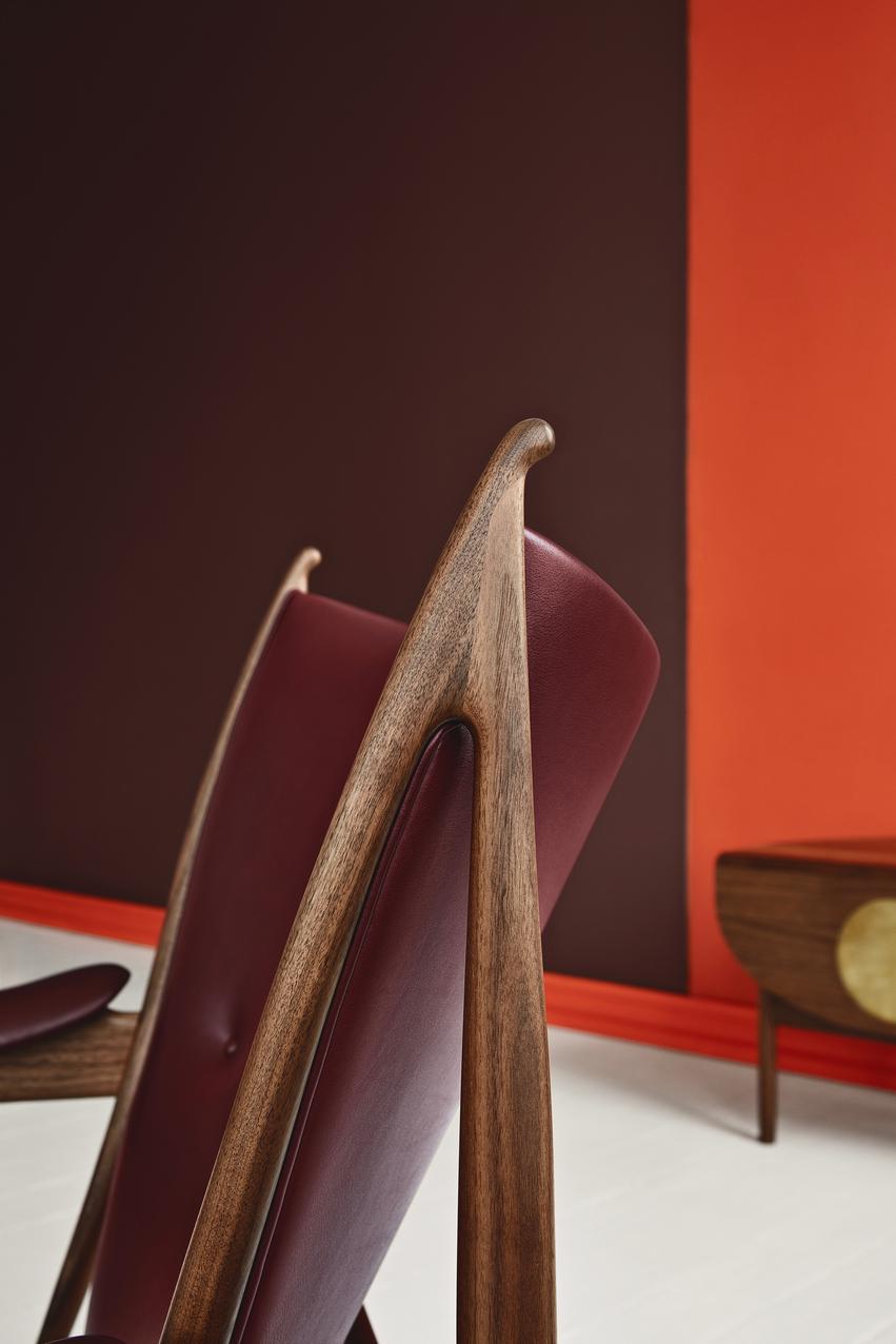 Set of Chieftain Armchair and Chieftain Stool in Wood and Leather by Finn Juhl 1