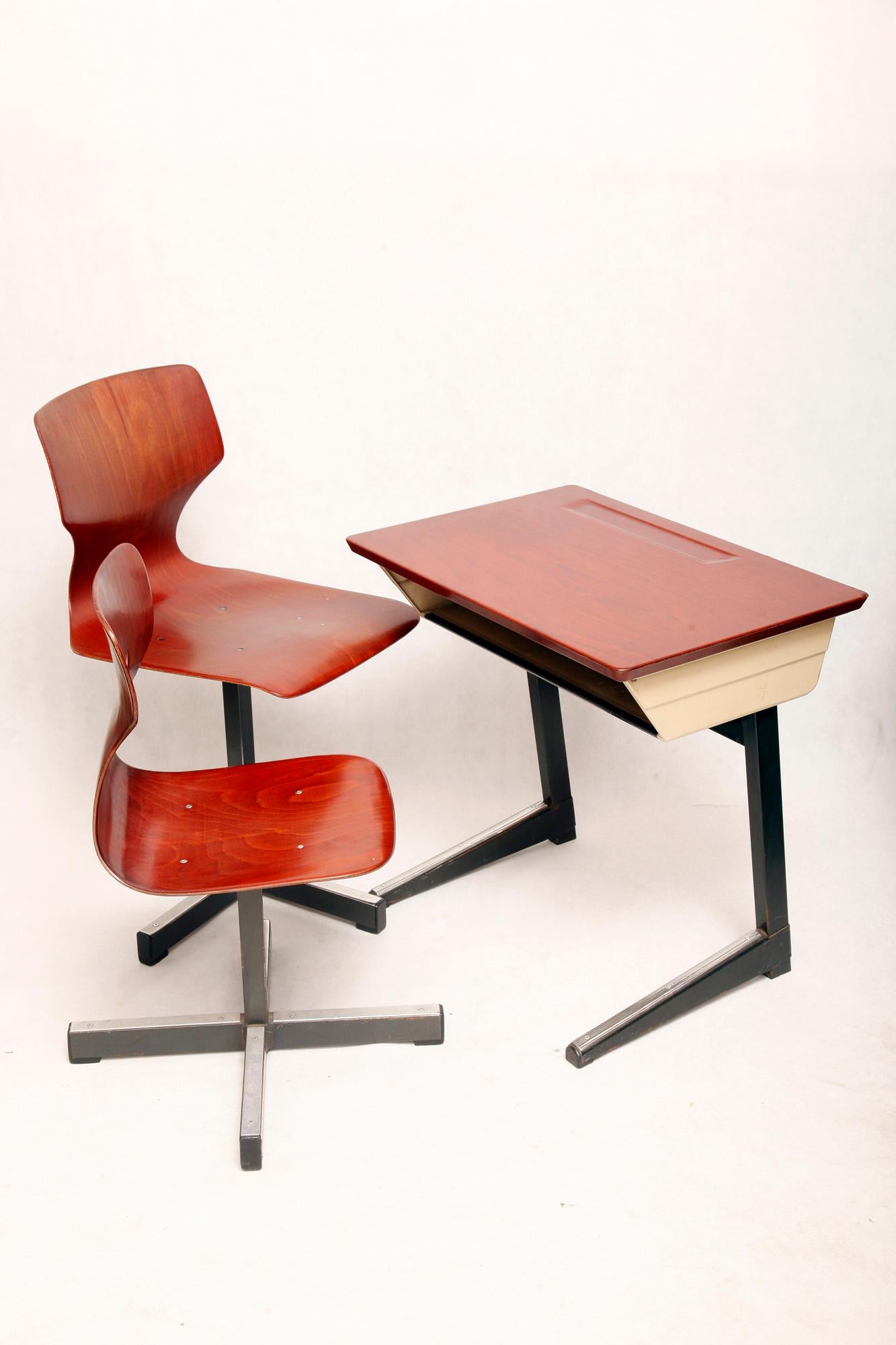 Set of Children Desk or School Bench with Two Flototto Chairs, Germany, 1970s (Stahl) im Angebot