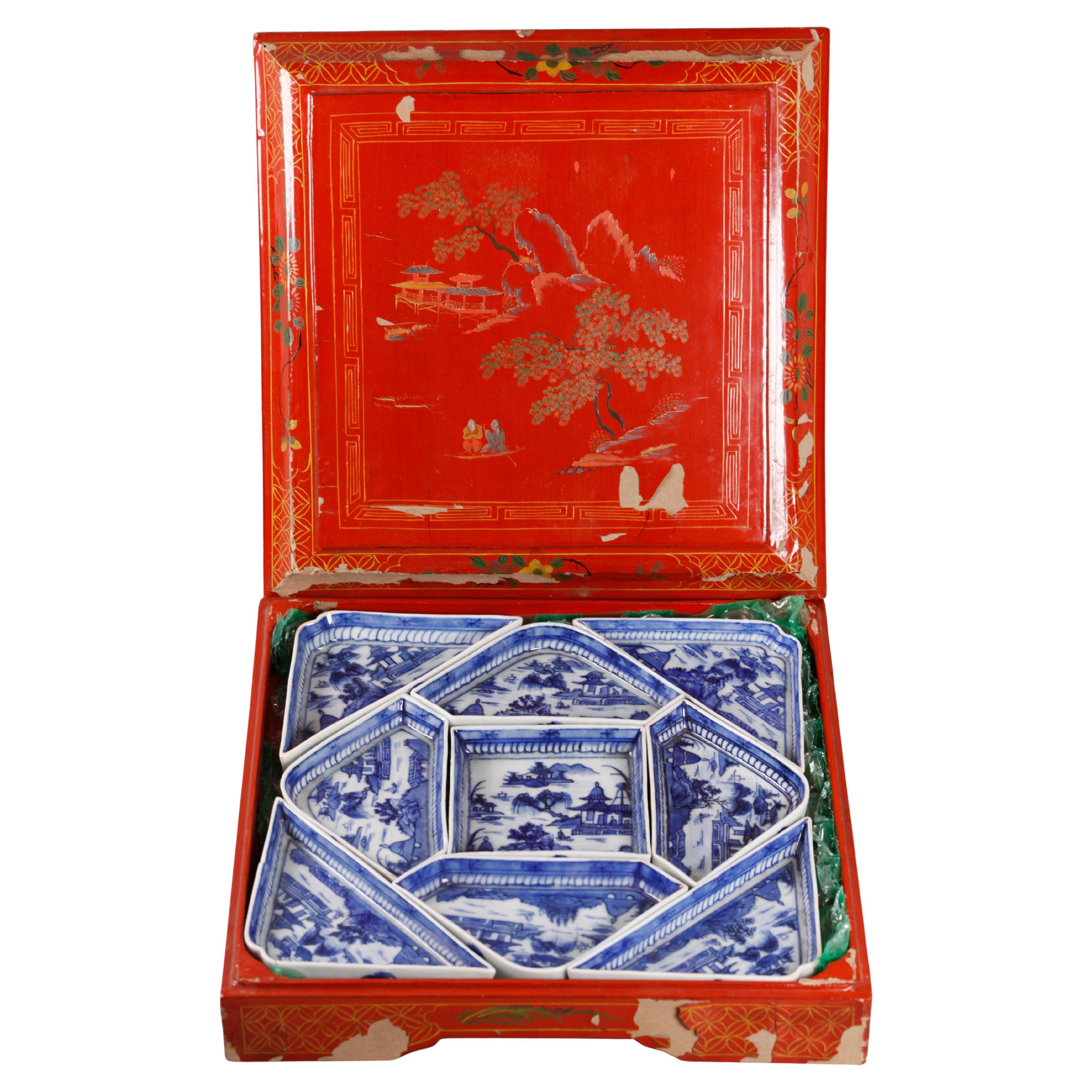 set of Chinese blue & white porcelain meat trays, all in a lacquer box For Sale