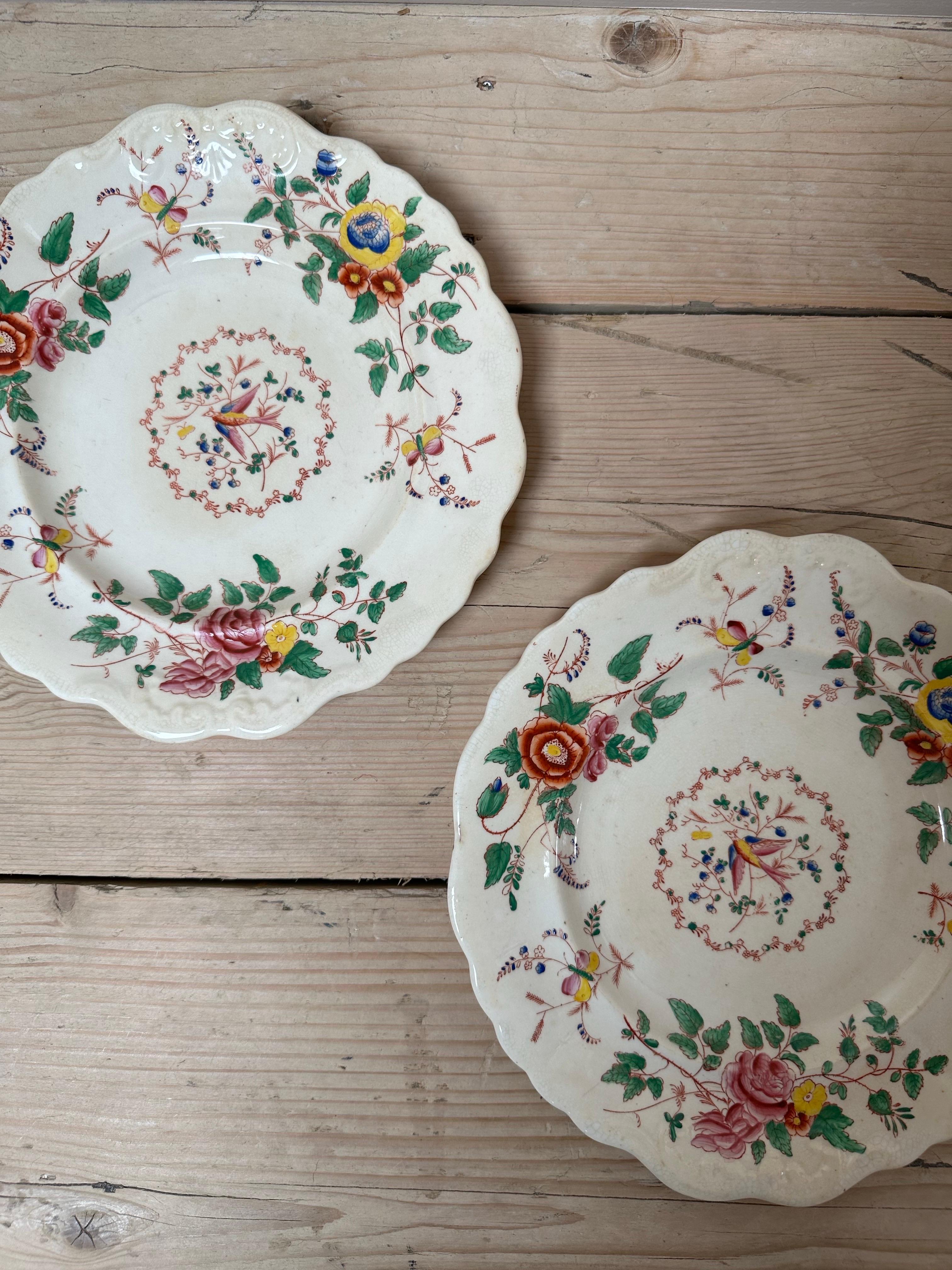 Hand-Painted Set of Chinese Famille Rose Pattern Side Plates, Late 19th Century For Sale