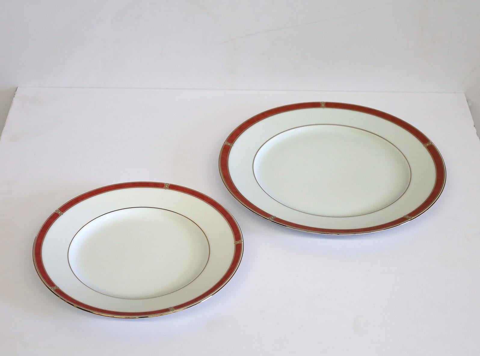 Moderne Ensemble de soupe, assiette à dîner et assiette à pain Christofle Oceana Rouge en vente
