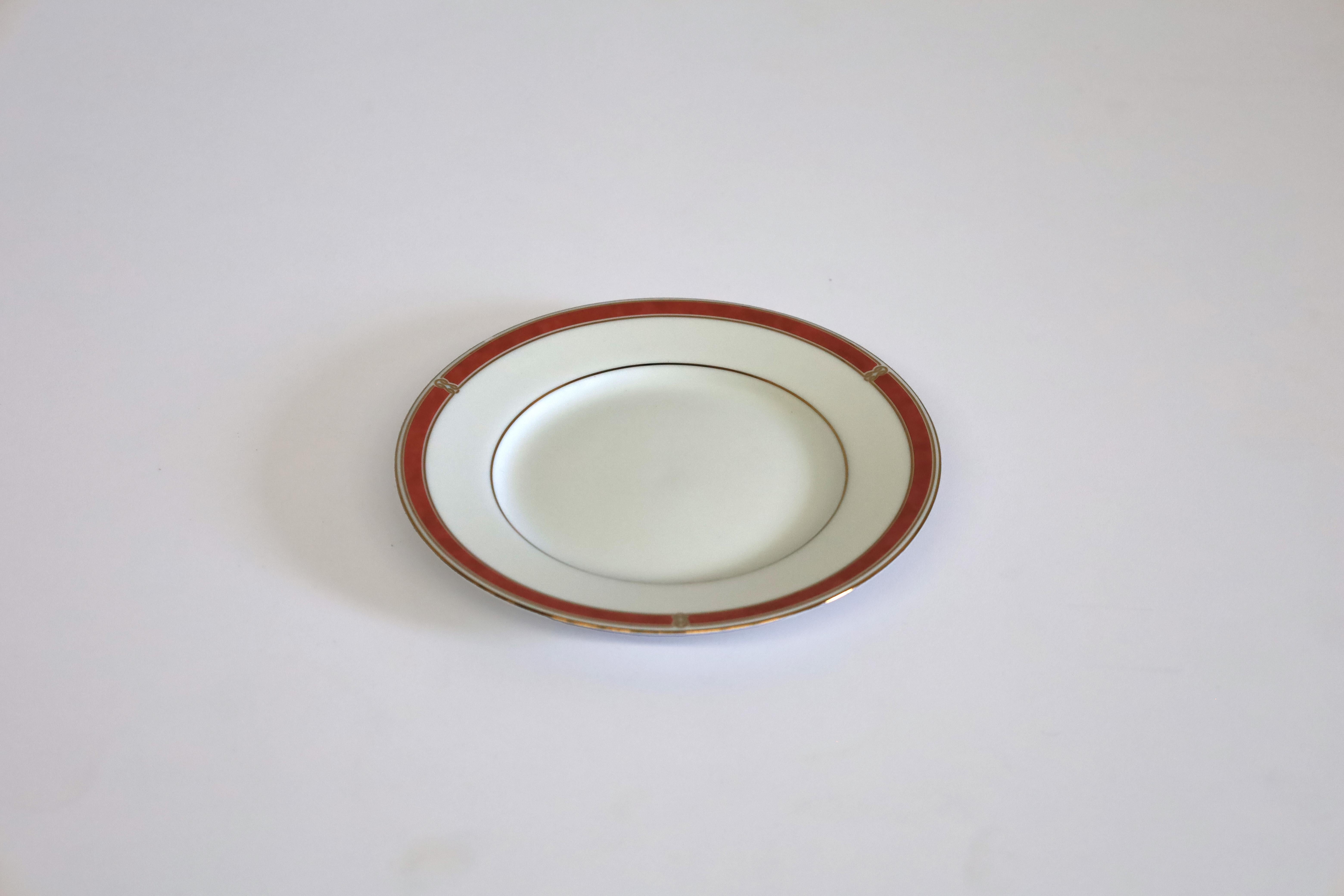 Porcelaine Ensemble de soupe, assiette à dîner et assiette à pain Christofle Oceana Rouge en vente