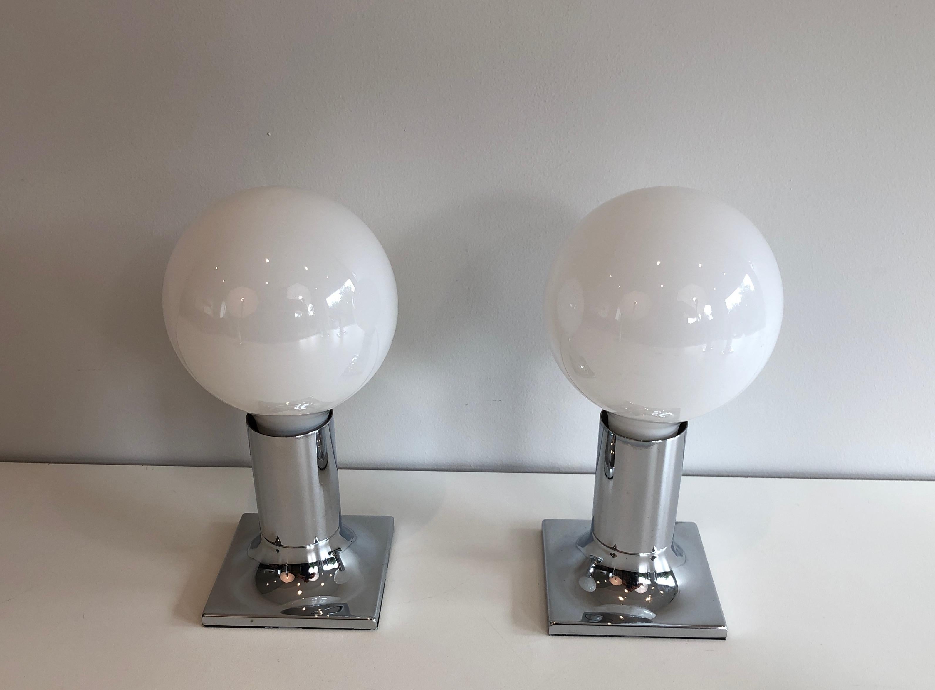 Set of chrome and white opaline glass bowls wall lights or fixtures In Good Condition For Sale In Marcq-en-Barœul, Hauts-de-France