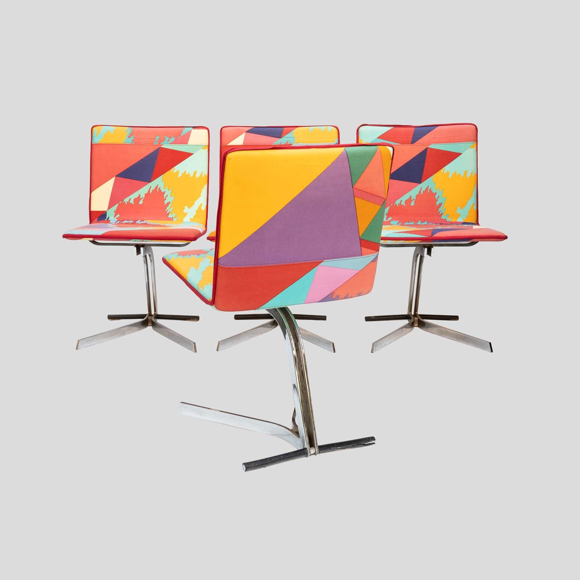 Fine XX secolo Set di sedie da pranzo in tessuto Missoni con struttura in metallo cromato di Saporiti Italia in vendita
