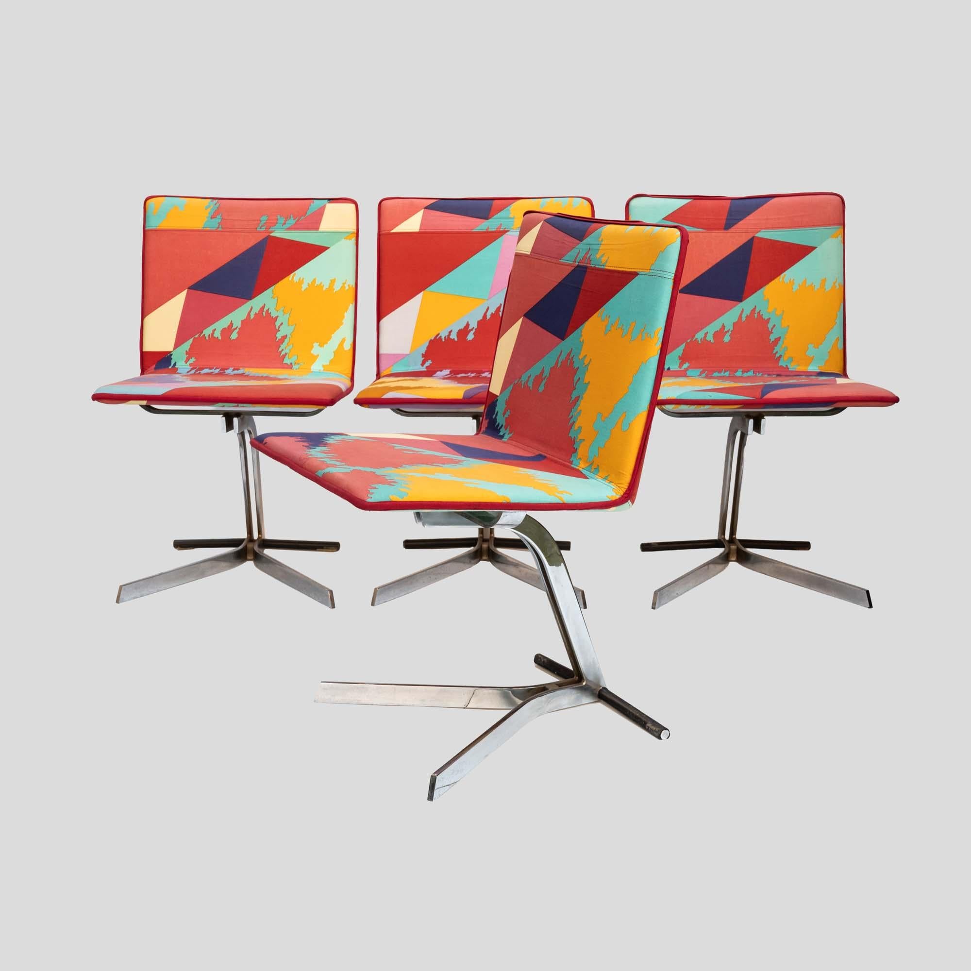 Tessuto Set di sedie da pranzo in tessuto Missoni con struttura in metallo cromato di Saporiti Italia in vendita