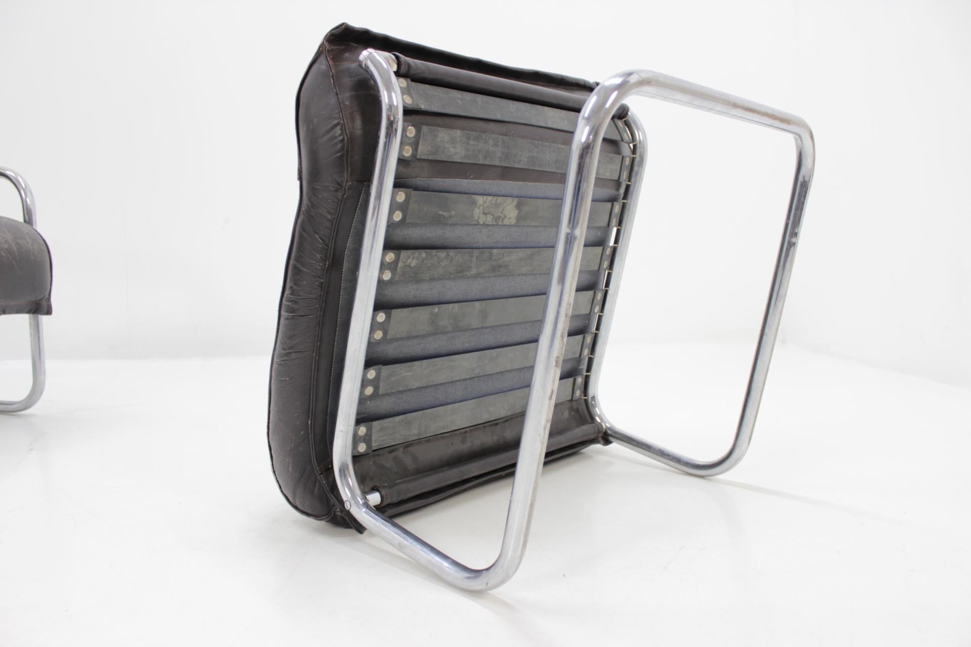 Set of chrome tubular Leather Design Lounge Chair and Footstool -1950s (Mitte des 20. Jahrhunderts) im Angebot