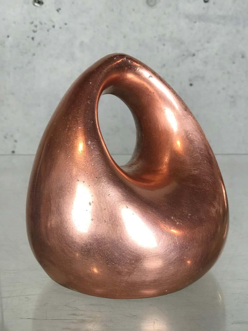 Modernist set of copper bookends by Ben Seibel for Jenfred-Ware and sold by Raymor. Cleaned/polished very well though there are minor areas of wear or use; minor marks or nicks, please see pictures. These present nicely.
Measures: 5.75