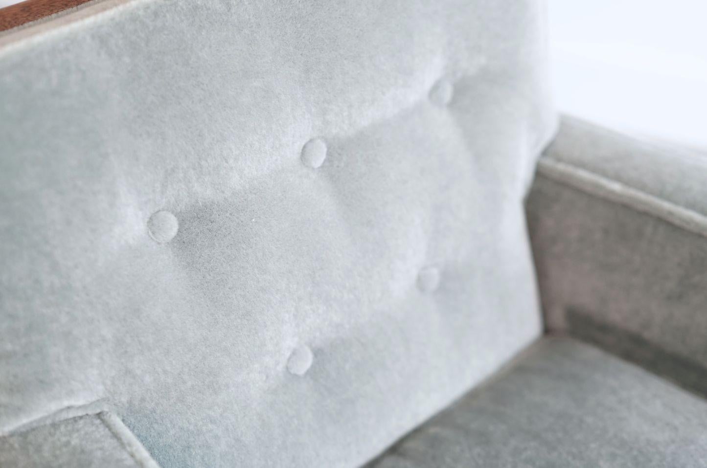 Ensemble de fauteuils club de T.H. Robsjohn-Gibbings pour Widdicomb en Mohair, C.C. années 1950 en vente 2